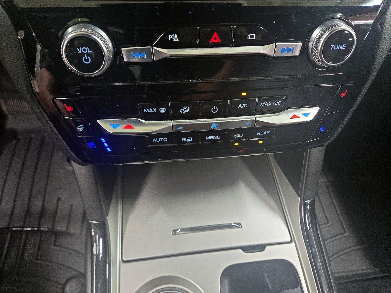 2022 Ford Explorer ST - Photo 18