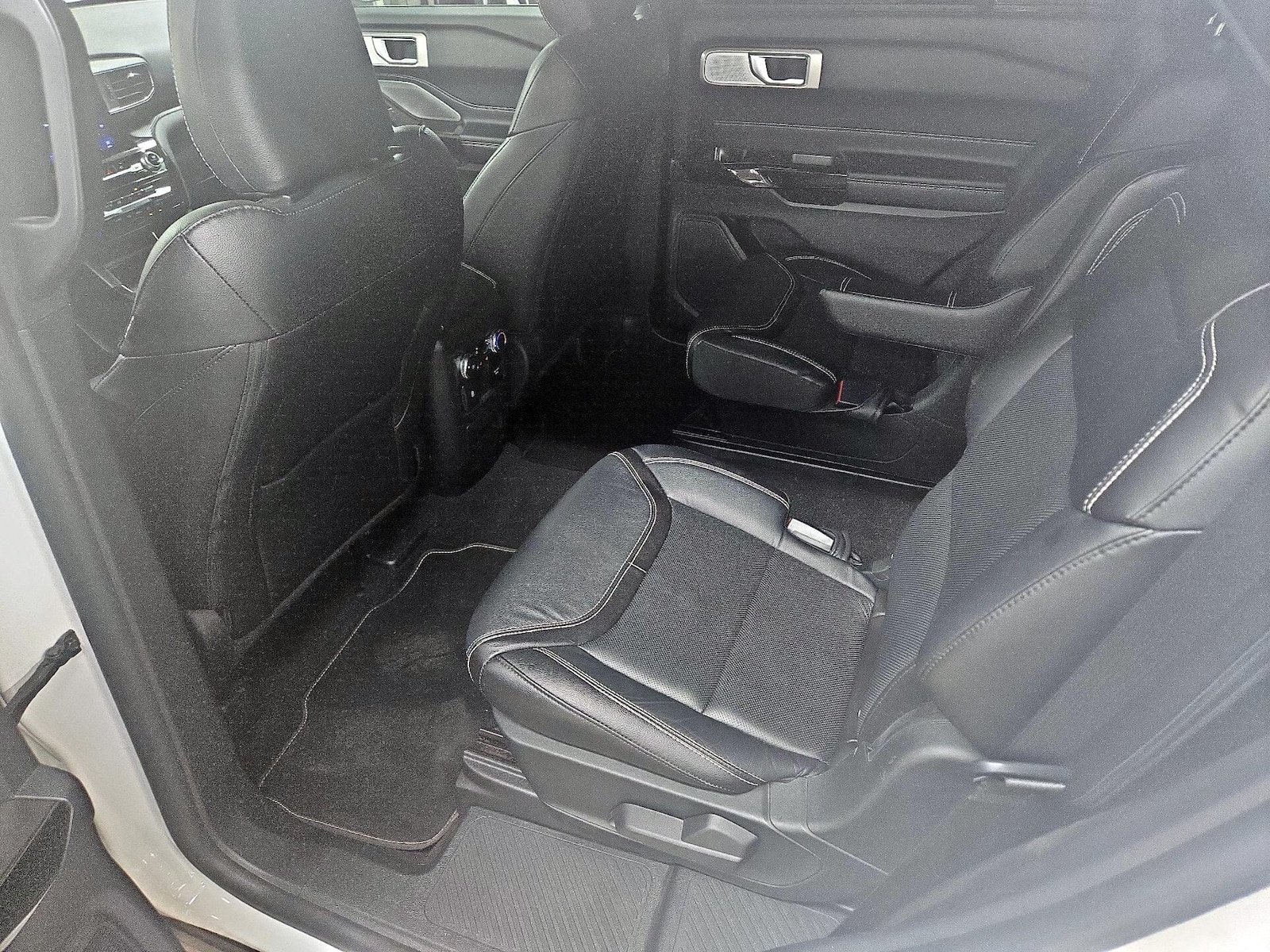 2022 Ford Explorer ST - Photo 22