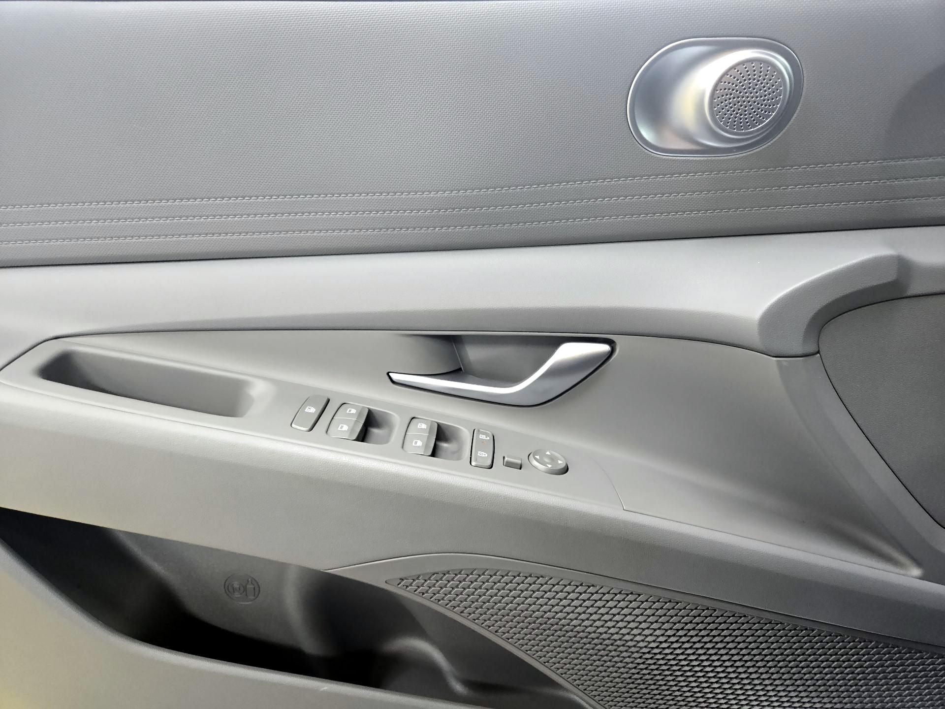 Thumbnail: 2025 Hyundai Elantra - 12