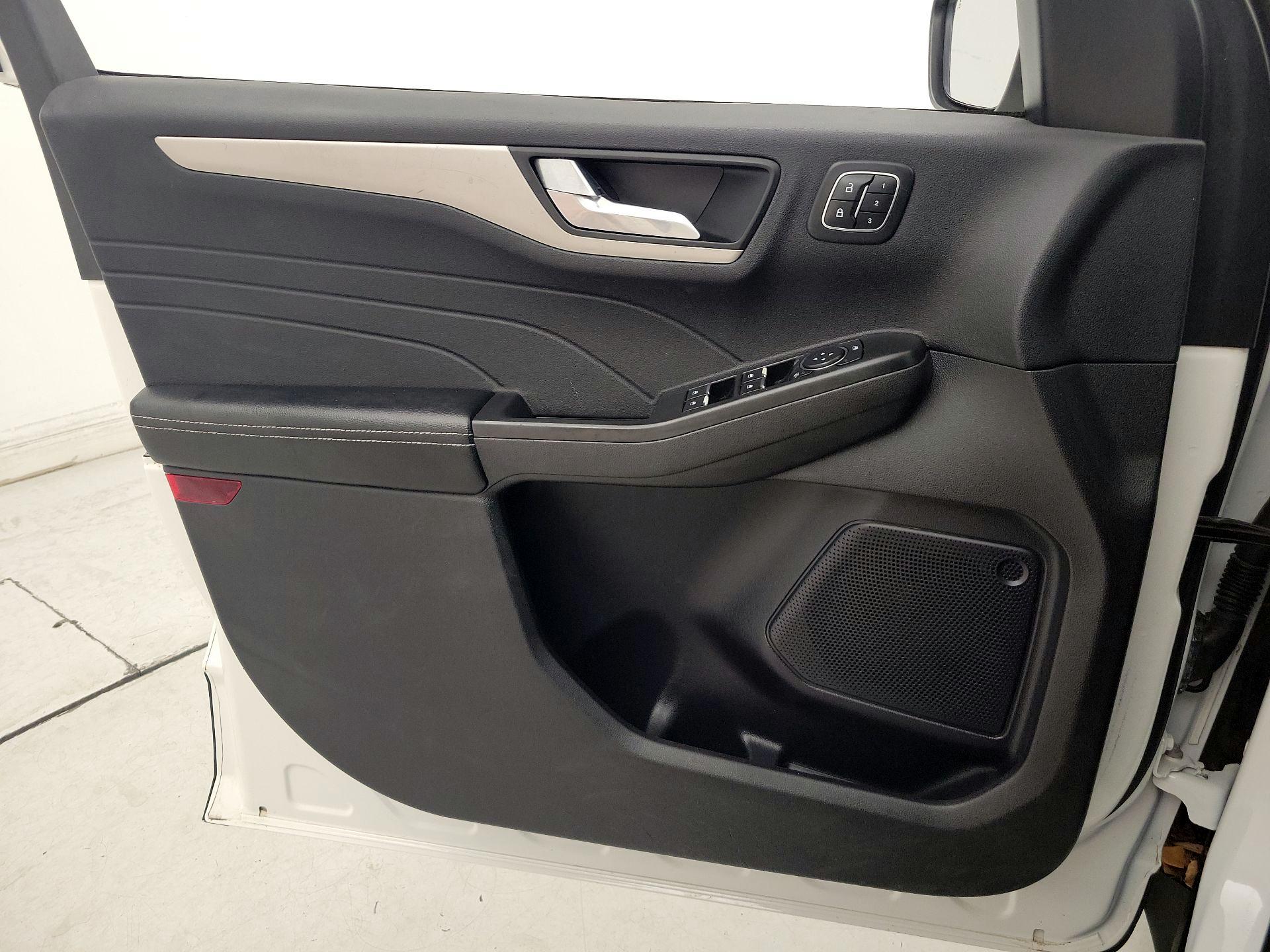Thumbnail: 2022 Ford Escape - 12