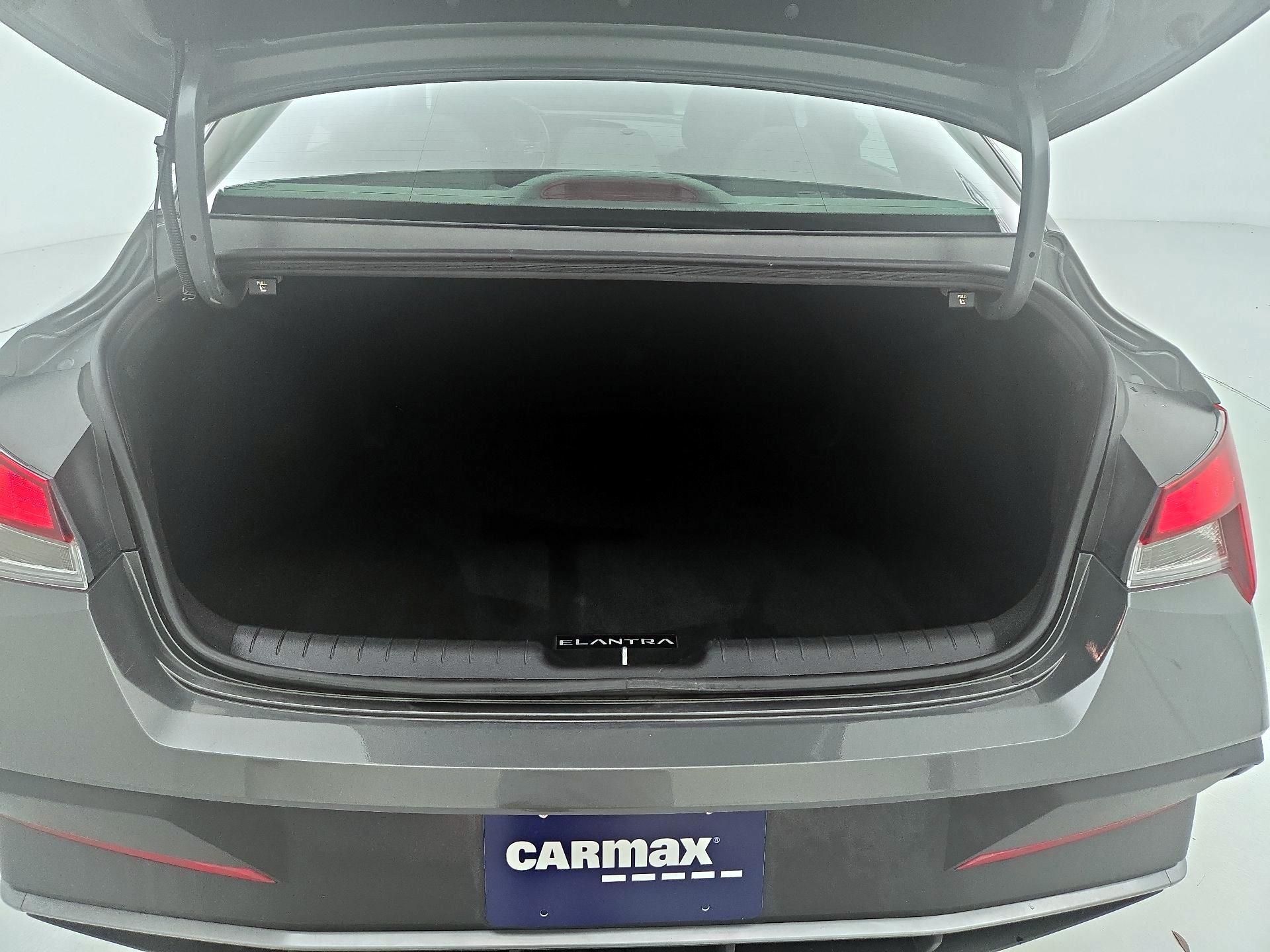 Thumbnail: 2025 Hyundai Elantra - 20