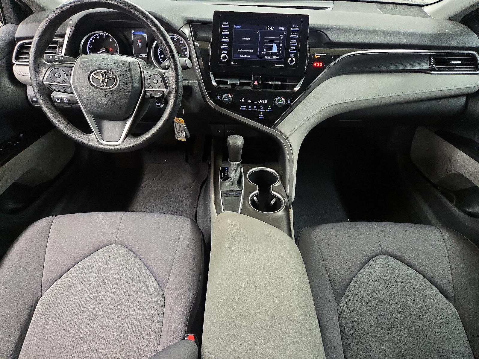2022 Toyota Camry LE - Photo 10