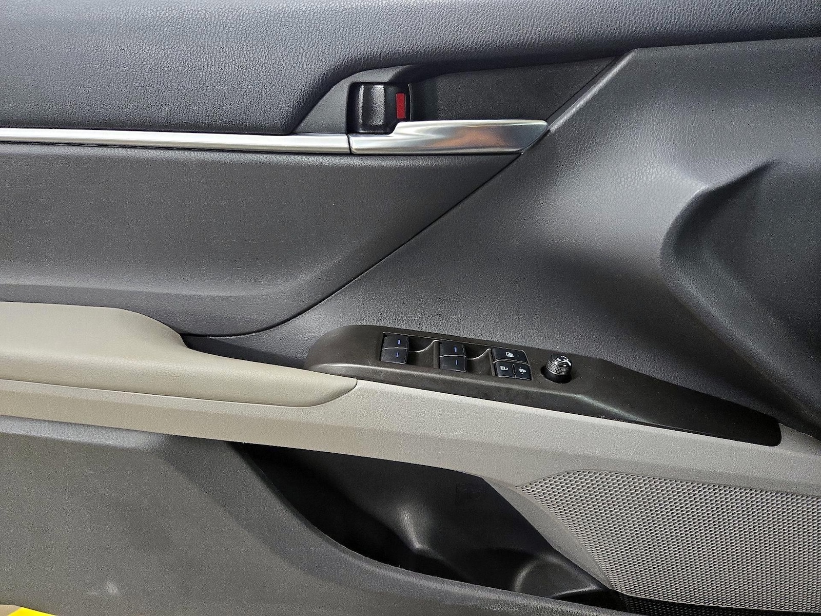 2022 Toyota Camry LE - Photo 13