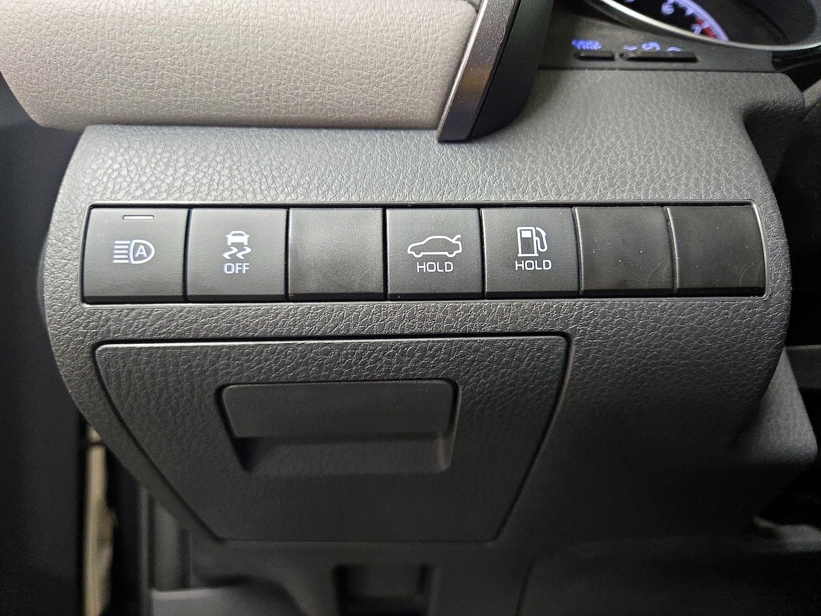 2022 Toyota Camry LE - Photo 14