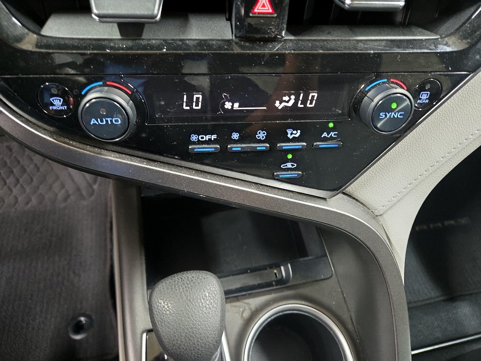 2022 Toyota Camry LE - Photo 17