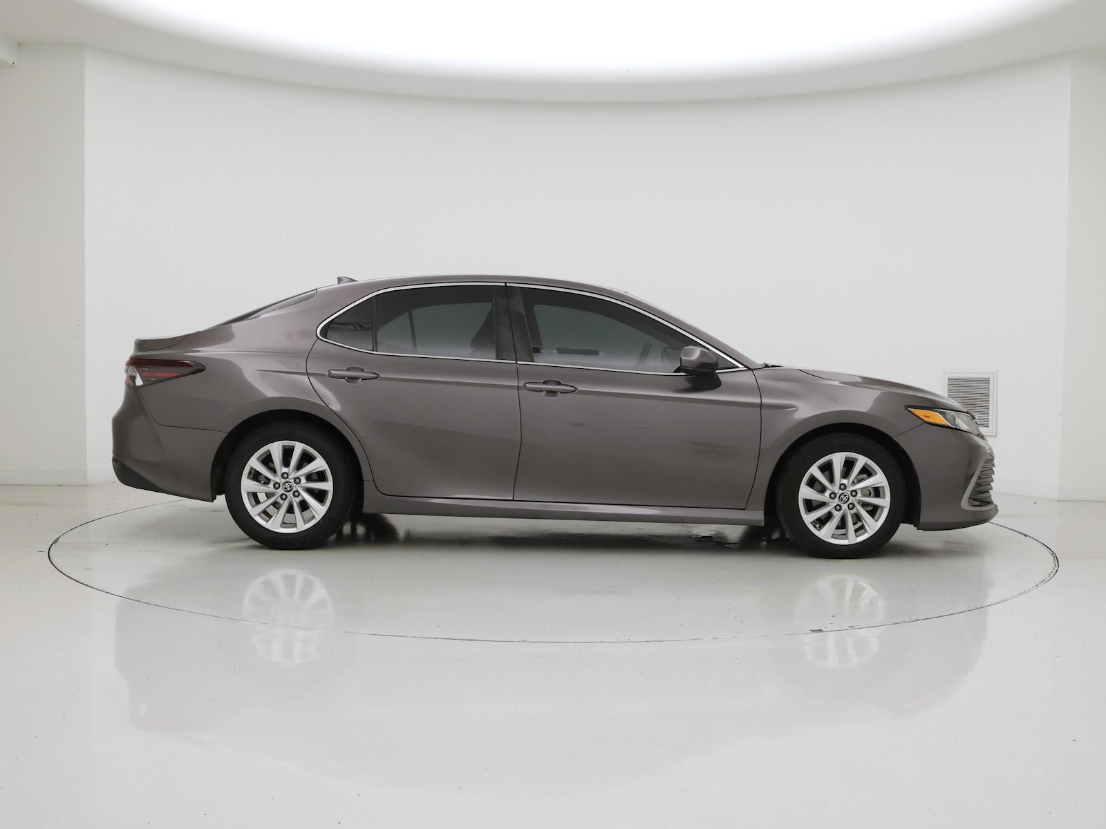 2022 Toyota Camry LE - Photo 8