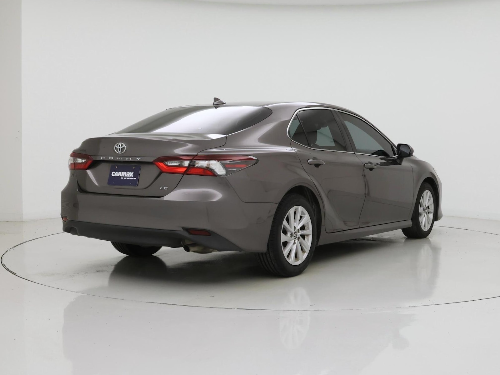 2022 Toyota Camry LE - Photo 9