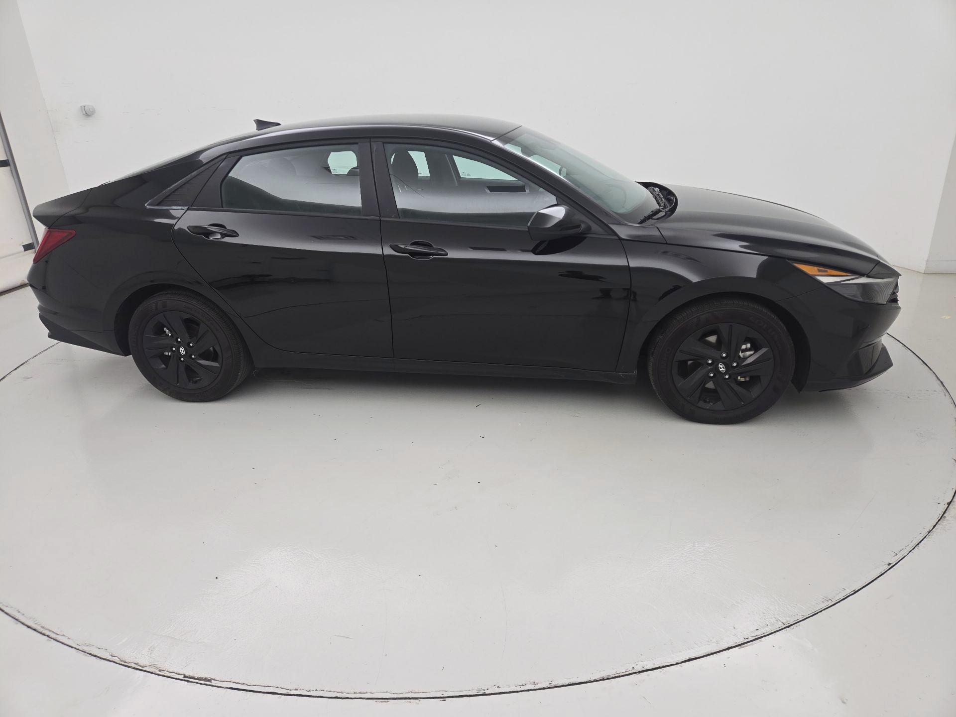Thumbnail: 2023 Hyundai Elantra - 4