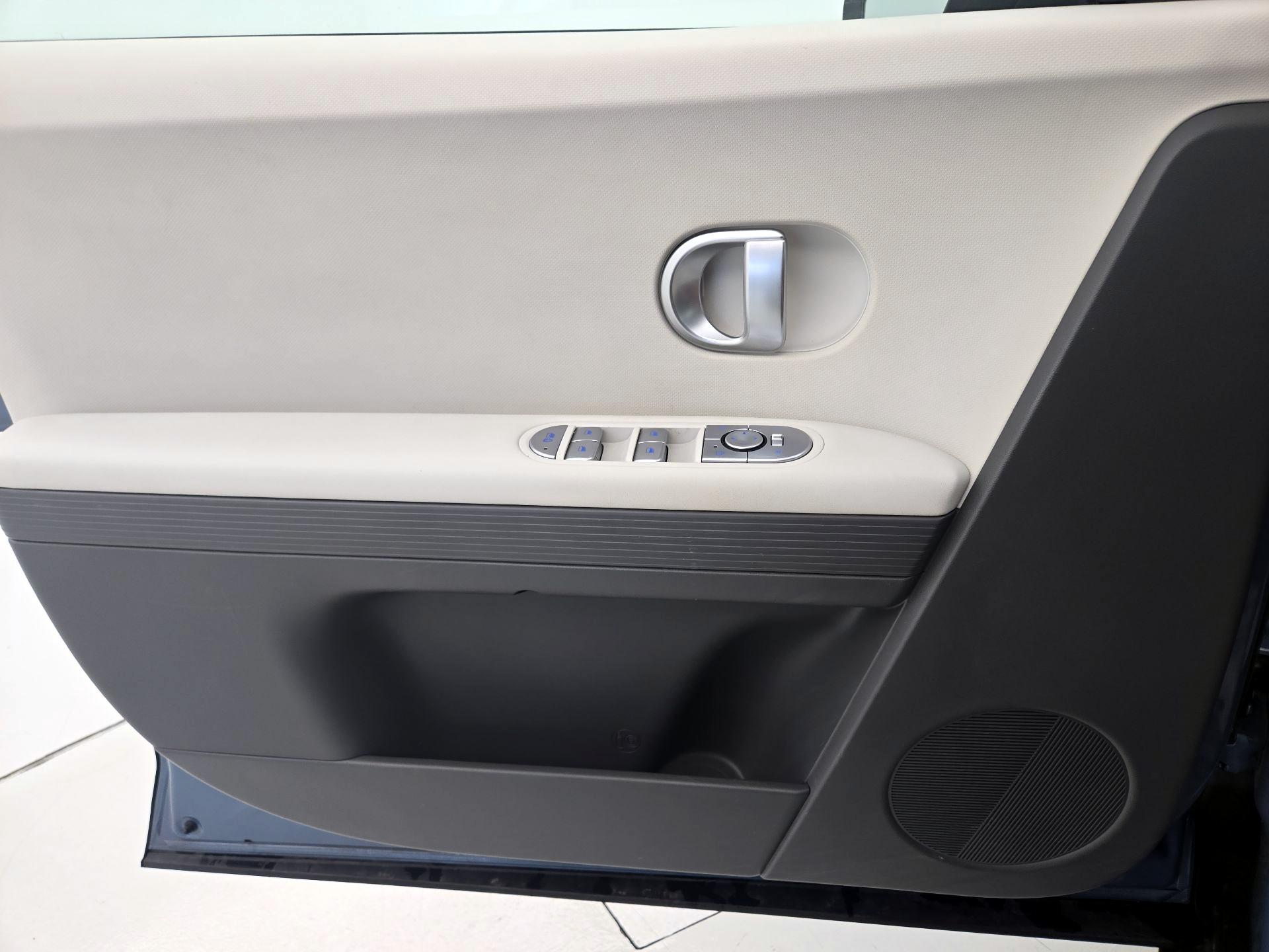 Thumbnail: 2023 Hyundai Ioniq 5 - 12