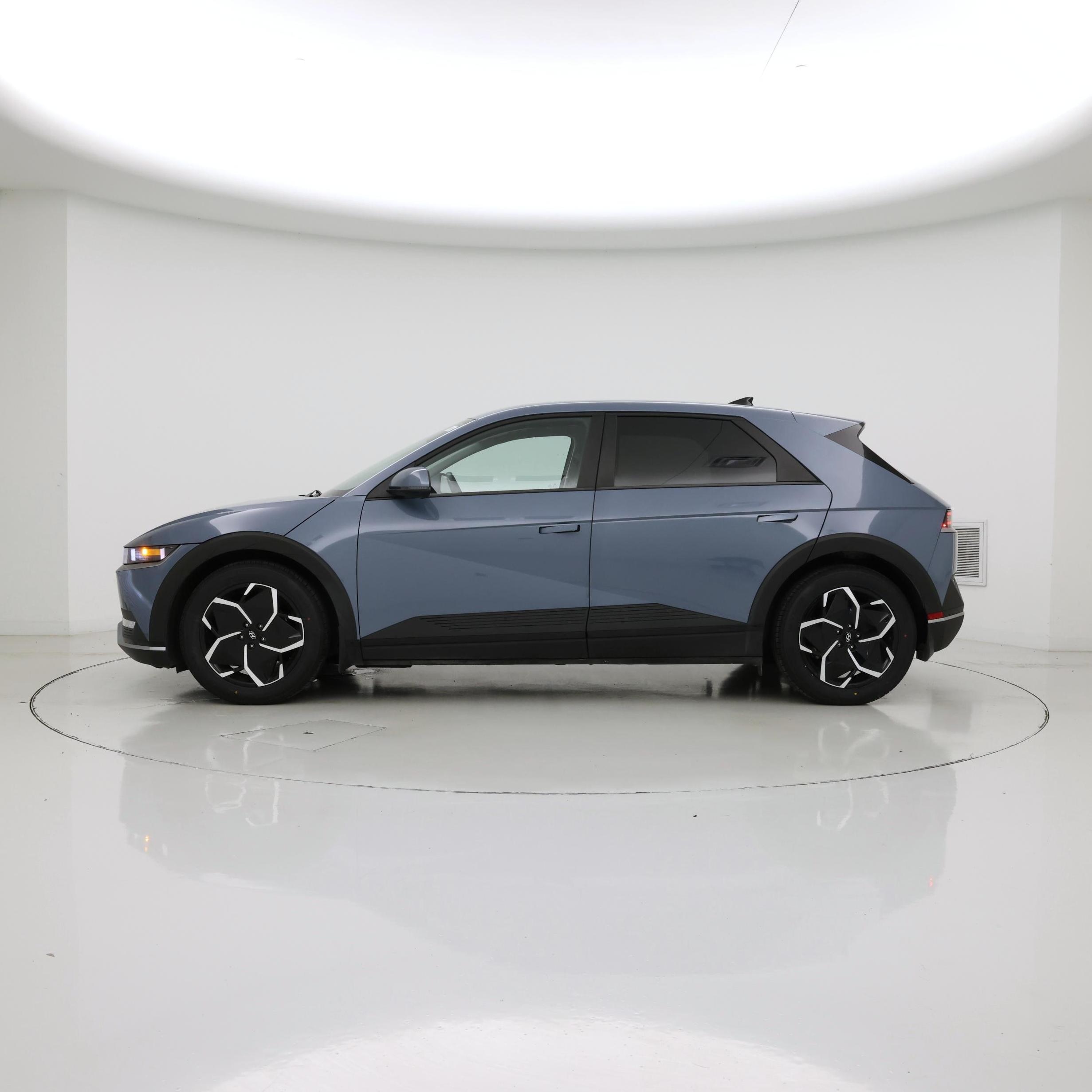 Thumbnail: 2023 Hyundai Ioniq 5 - 3