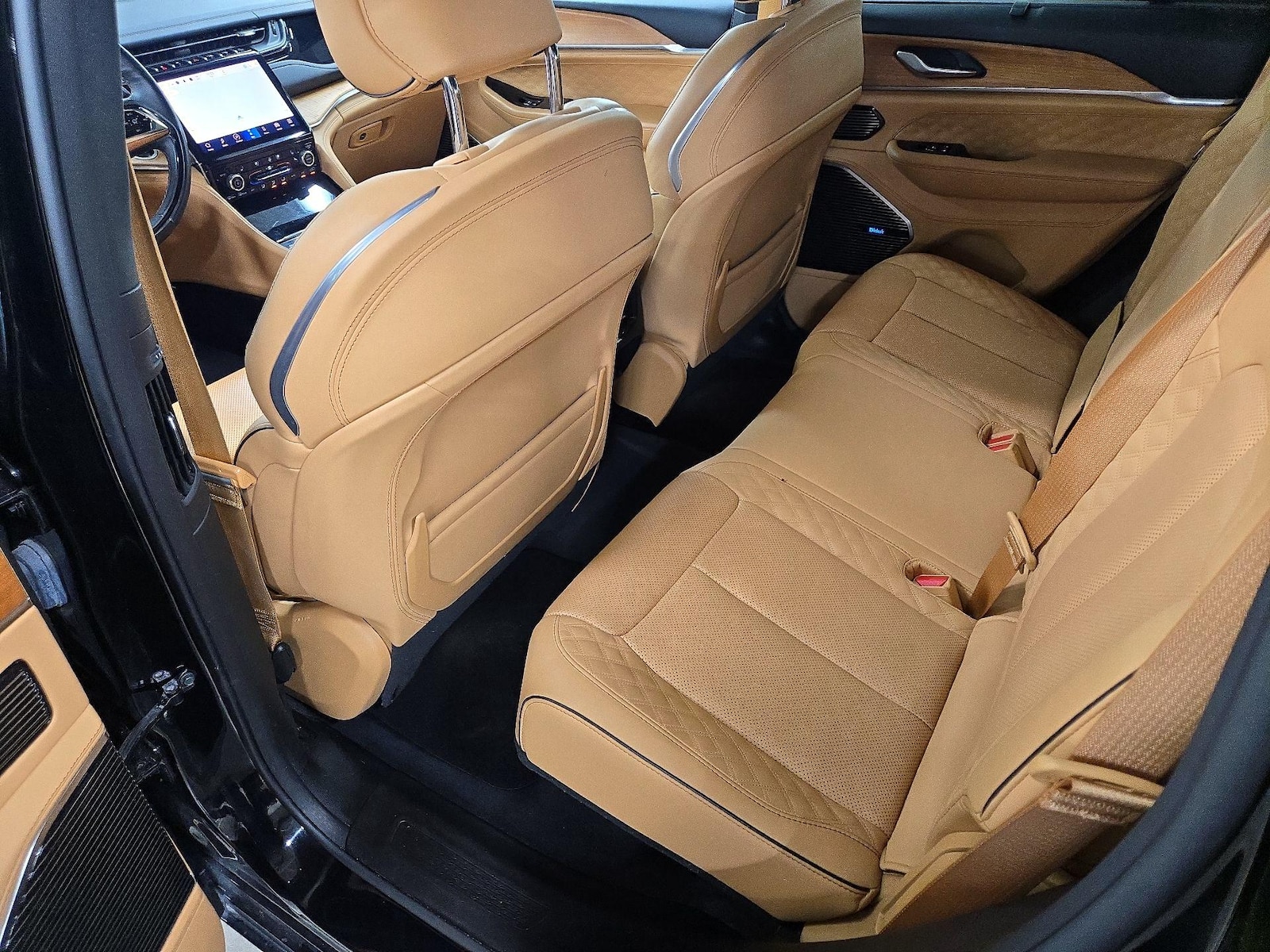Rear A/C Seat(s)