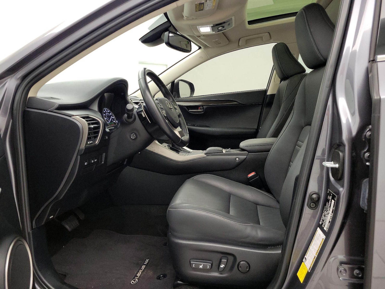 2021 Lexus NX 300 - Photo 12