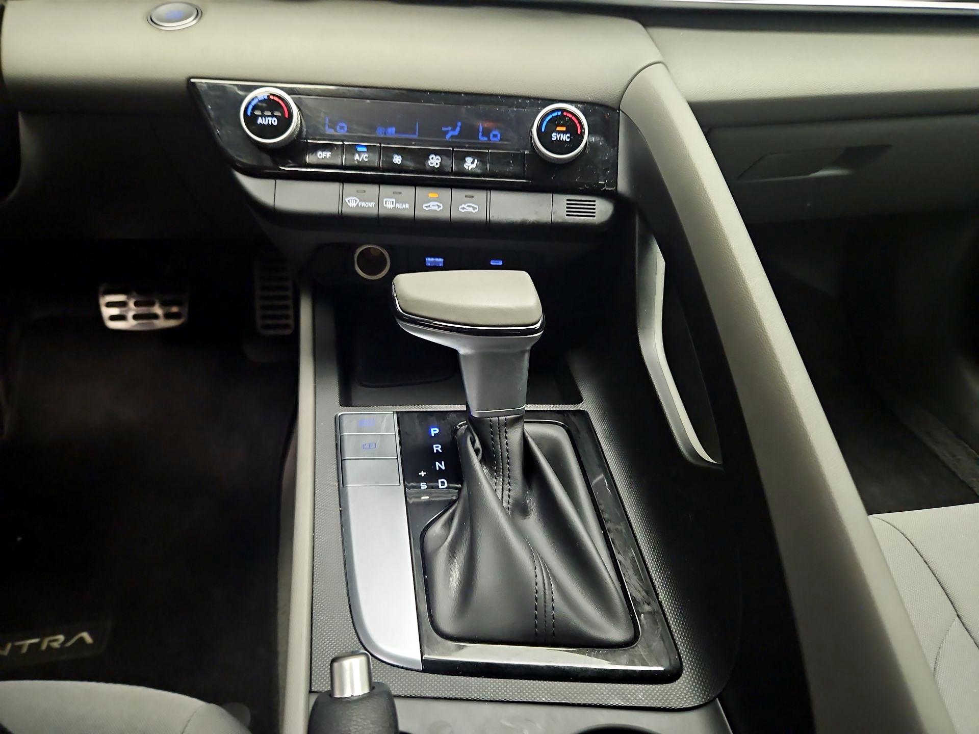 Thumbnail: 2025 Hyundai Elantra - 16