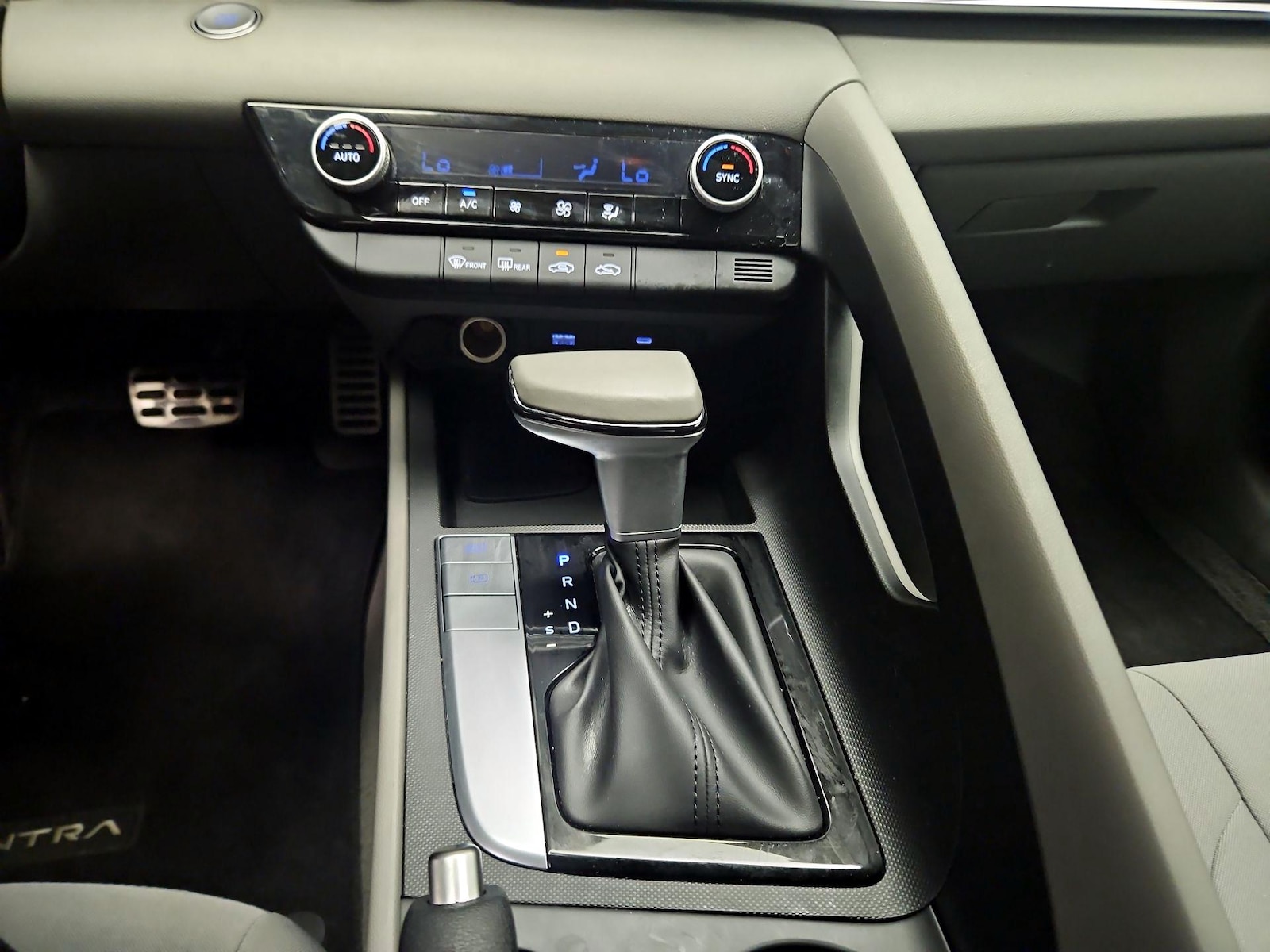 2025 Hyundai Elantra SEL - Photo 17