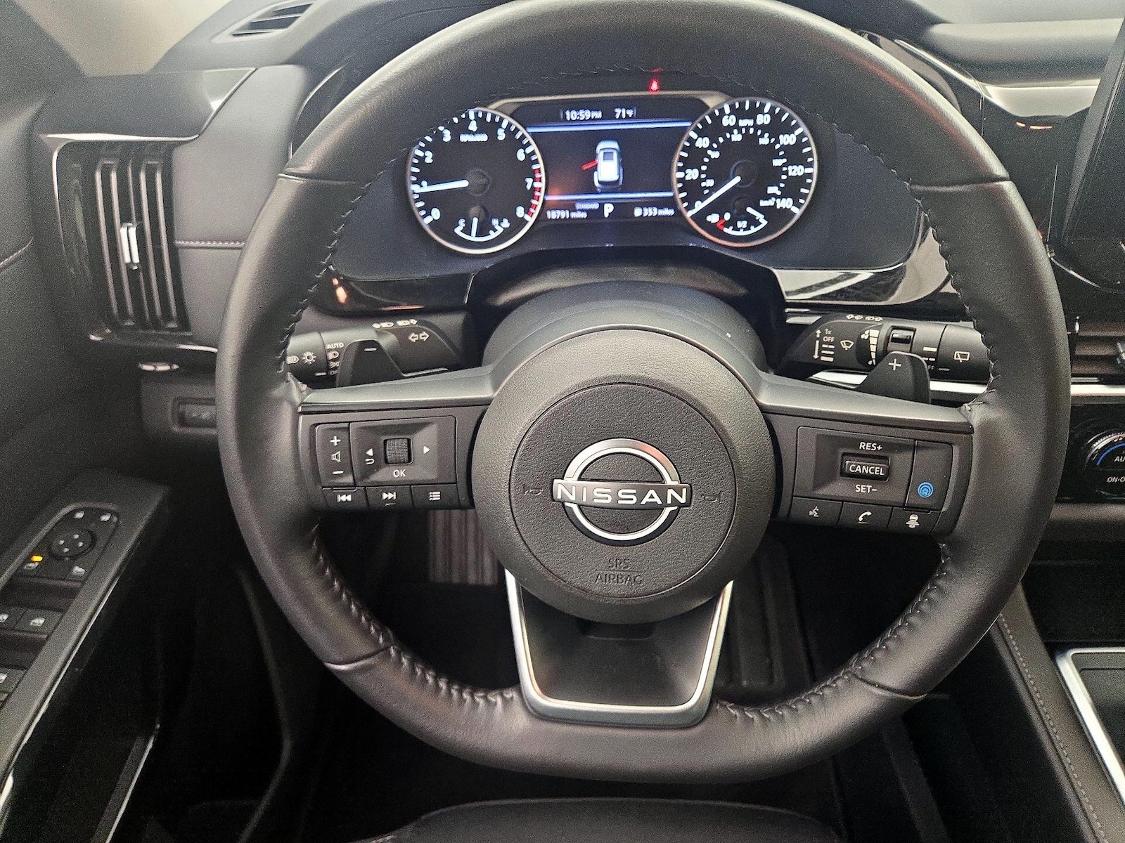 2024 Nissan Pathfinder SV - Photo 11