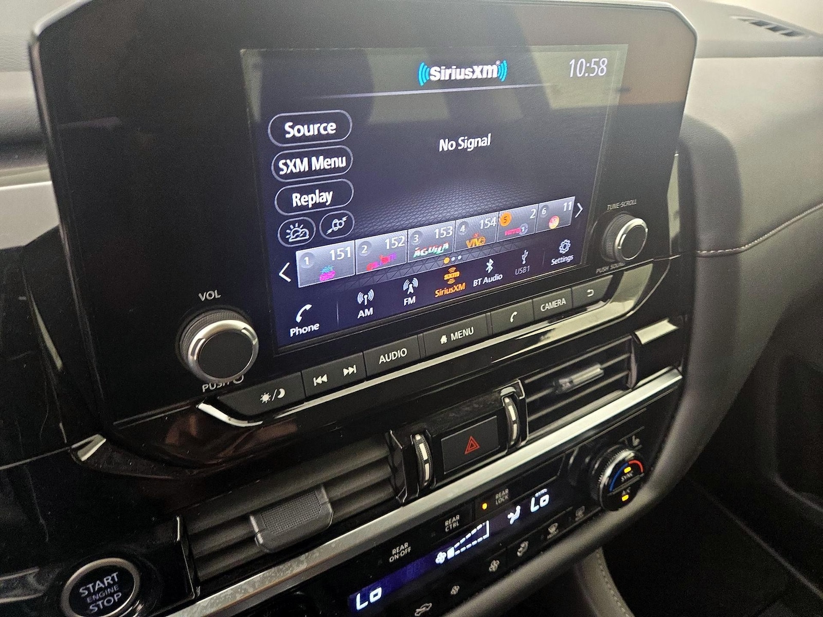 2024 Nissan Pathfinder SV - Photo 16