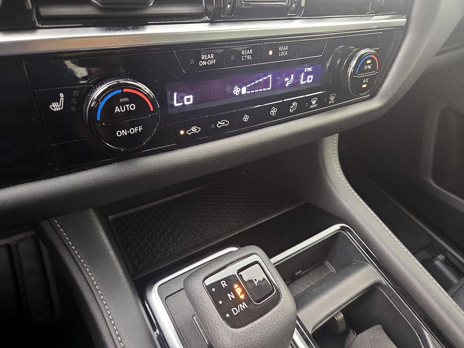2024 Nissan Pathfinder SV - Photo 17