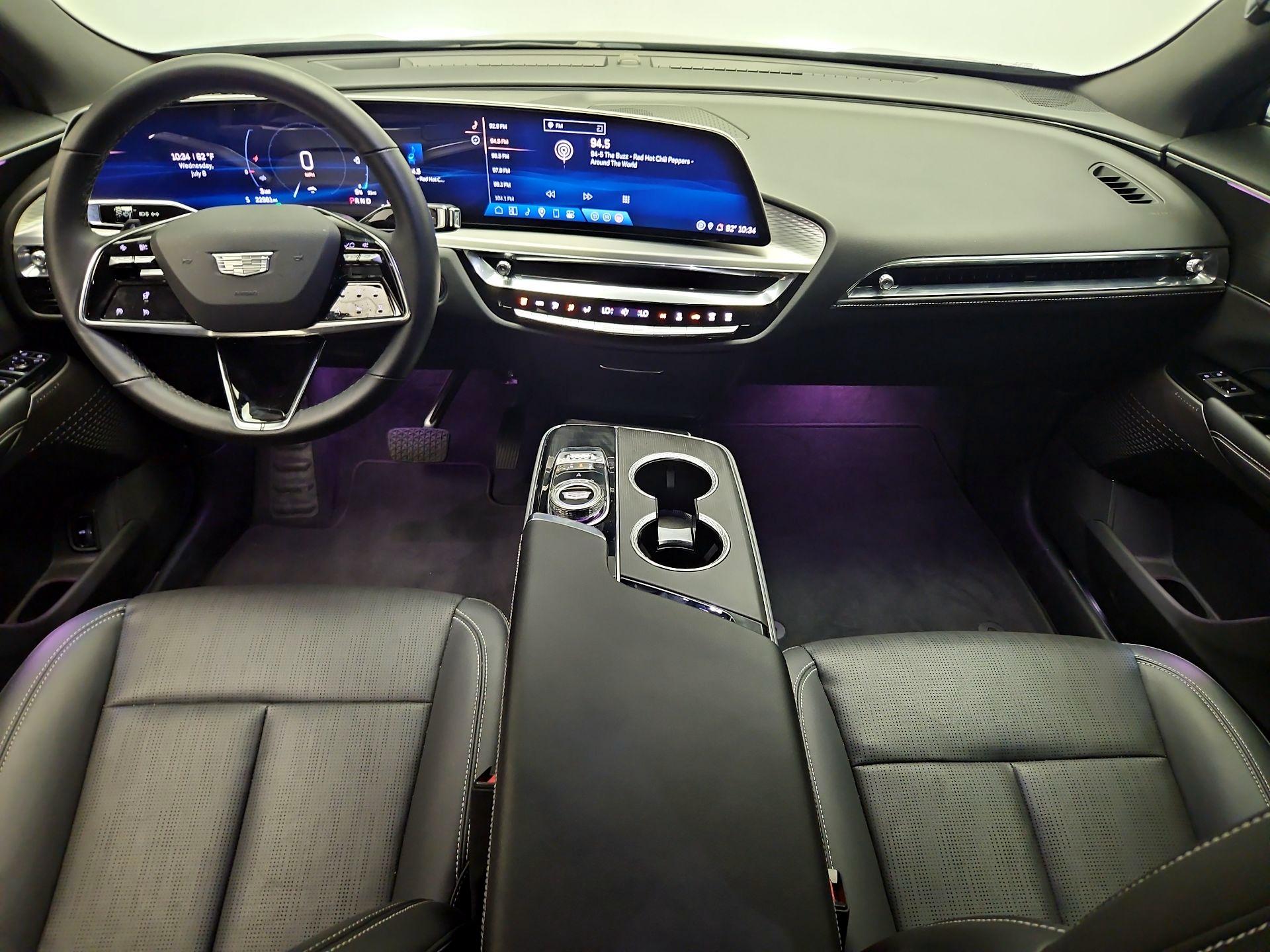 Thumbnail: 2024 Cadillac Lyriq - 9