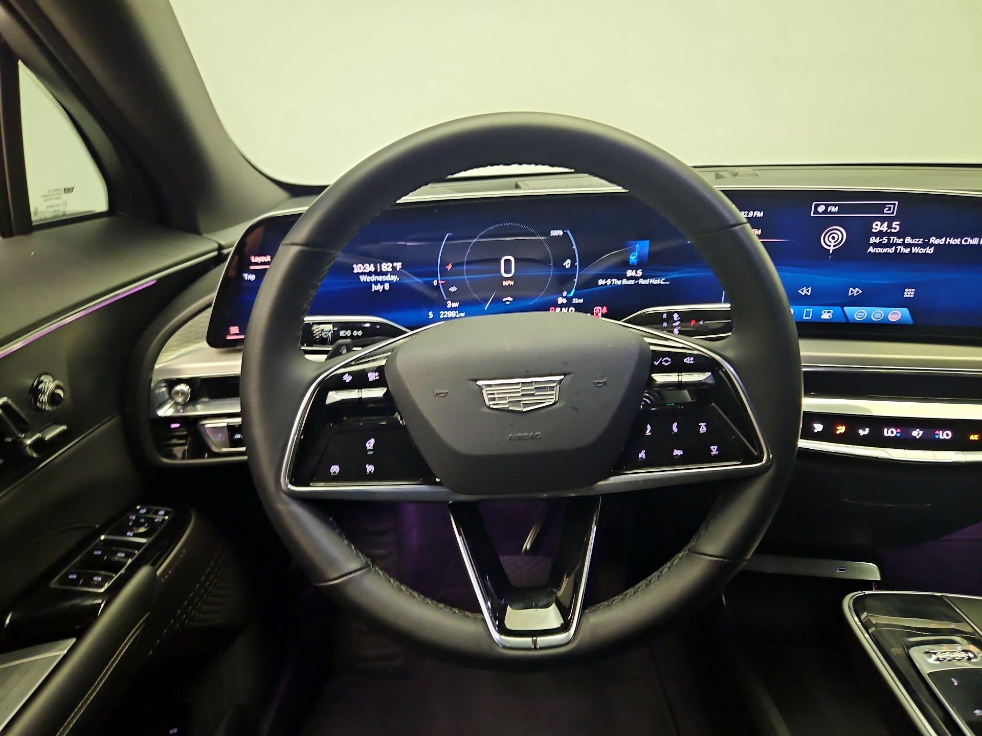 Thumbnail: 2024 Cadillac Lyriq - 10