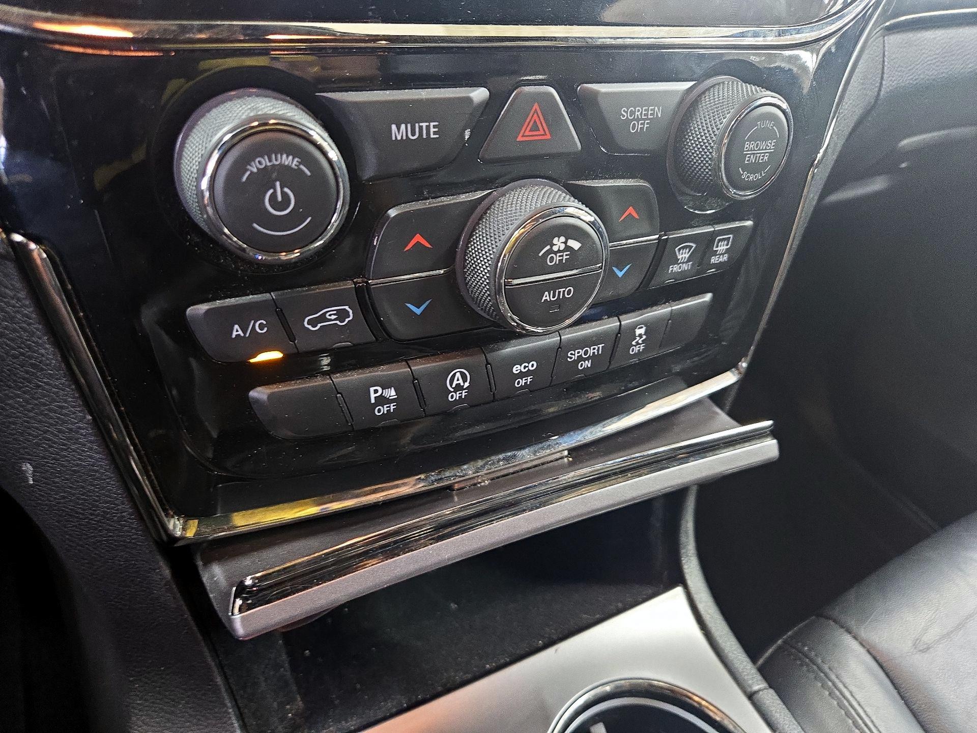 Thumbnail: 2020 Jeep Grand Cherokee - 16