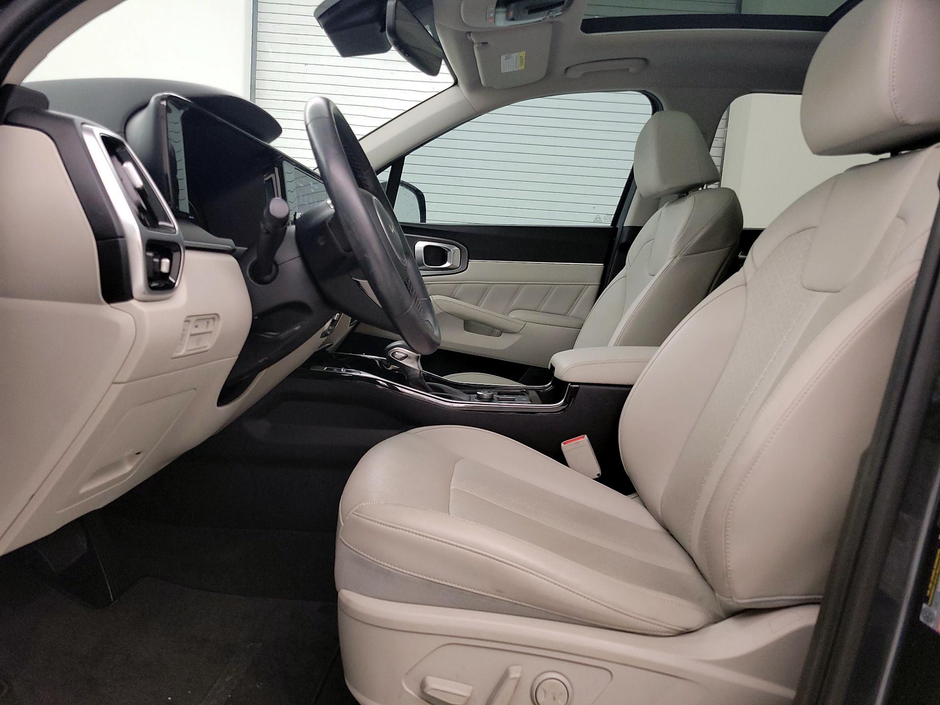 Thumbnail: 2023 Kia Sorento - 11