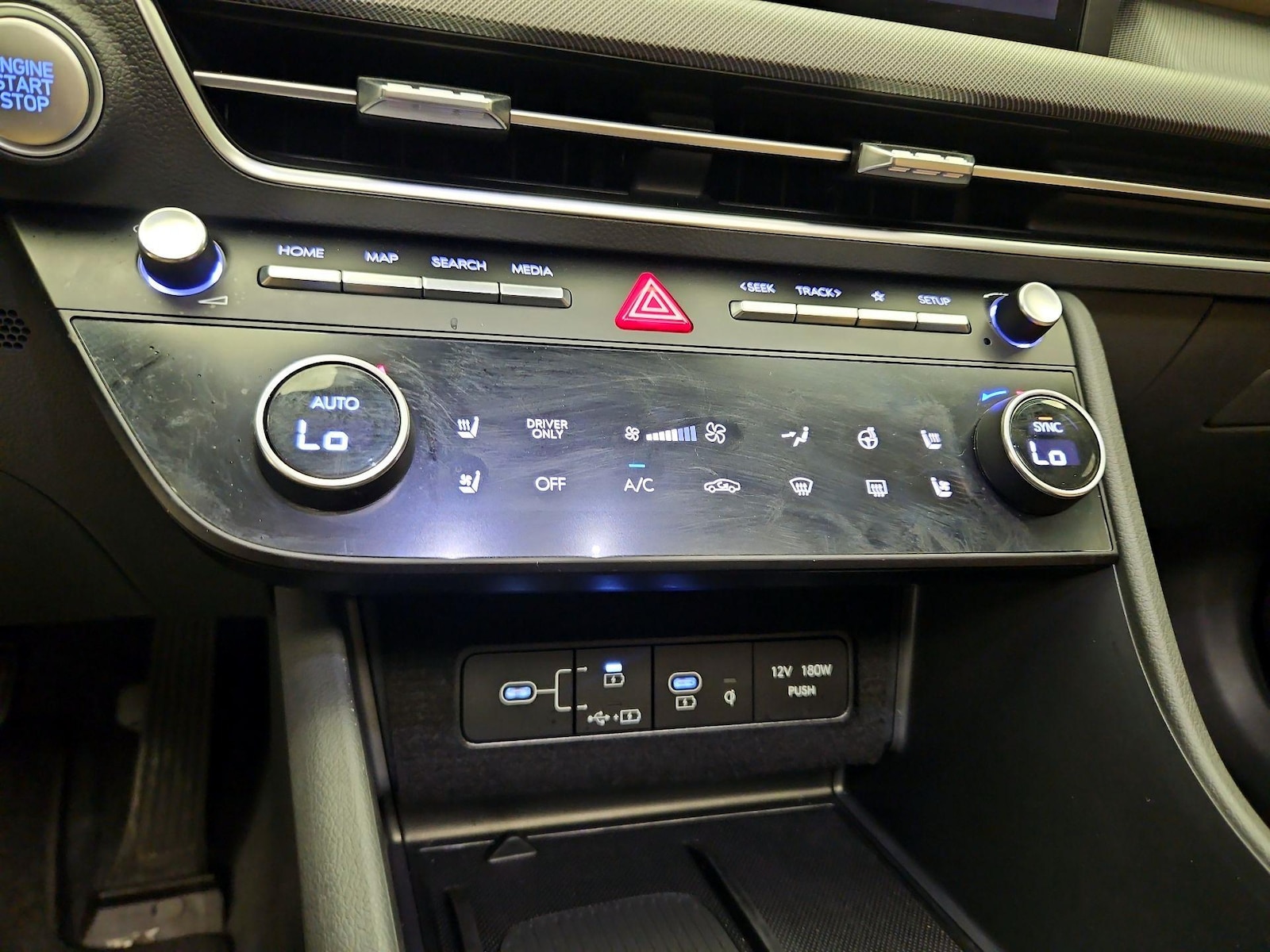 2025 Hyundai Sonata Hybrid Limited - Photo 18