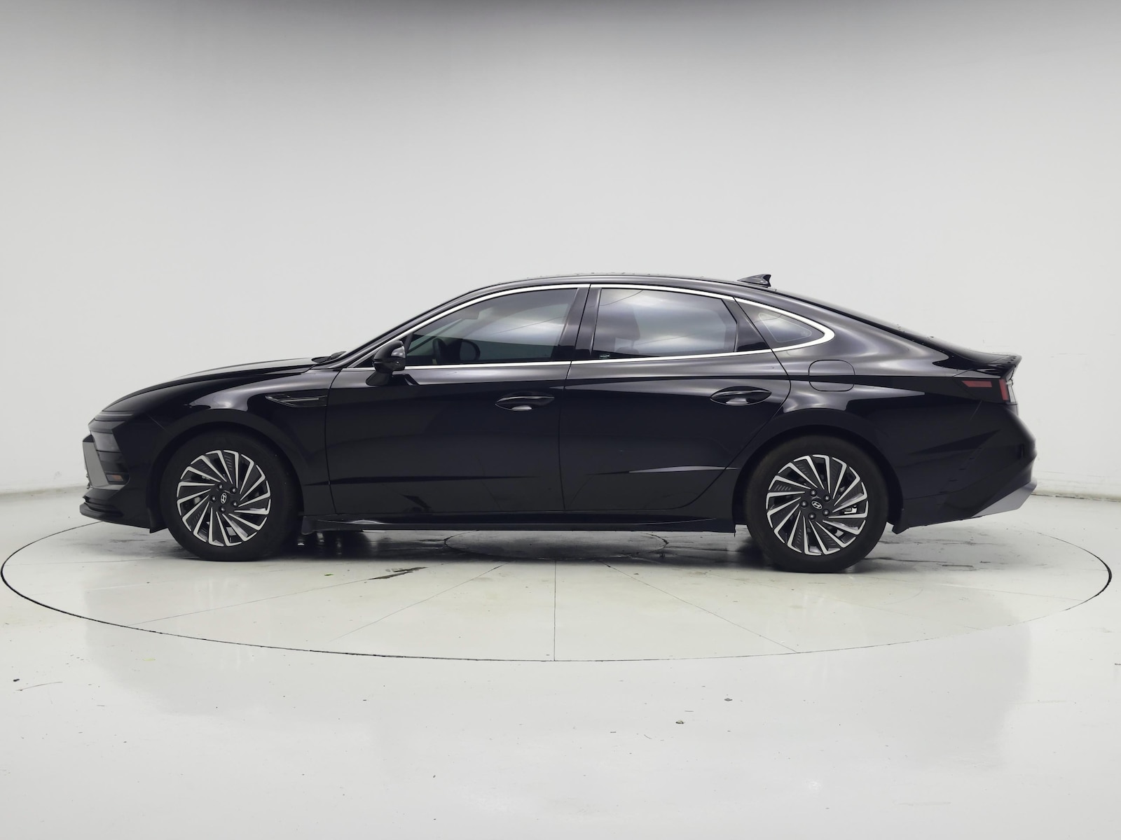 2025 Hyundai Sonata Hybrid Limited - Photo 4