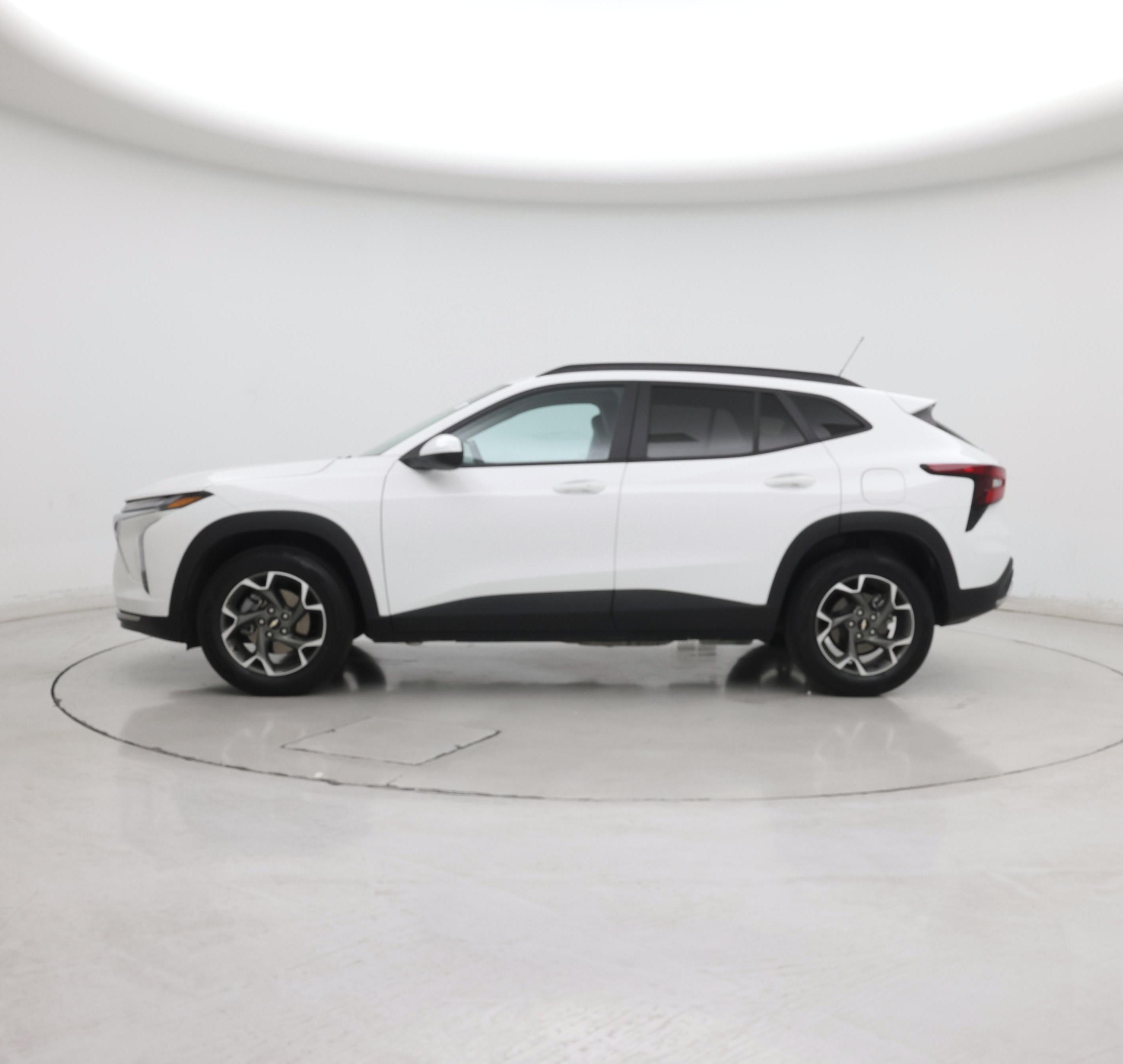 Thumbnail: 2024 Chevrolet Trax - 3