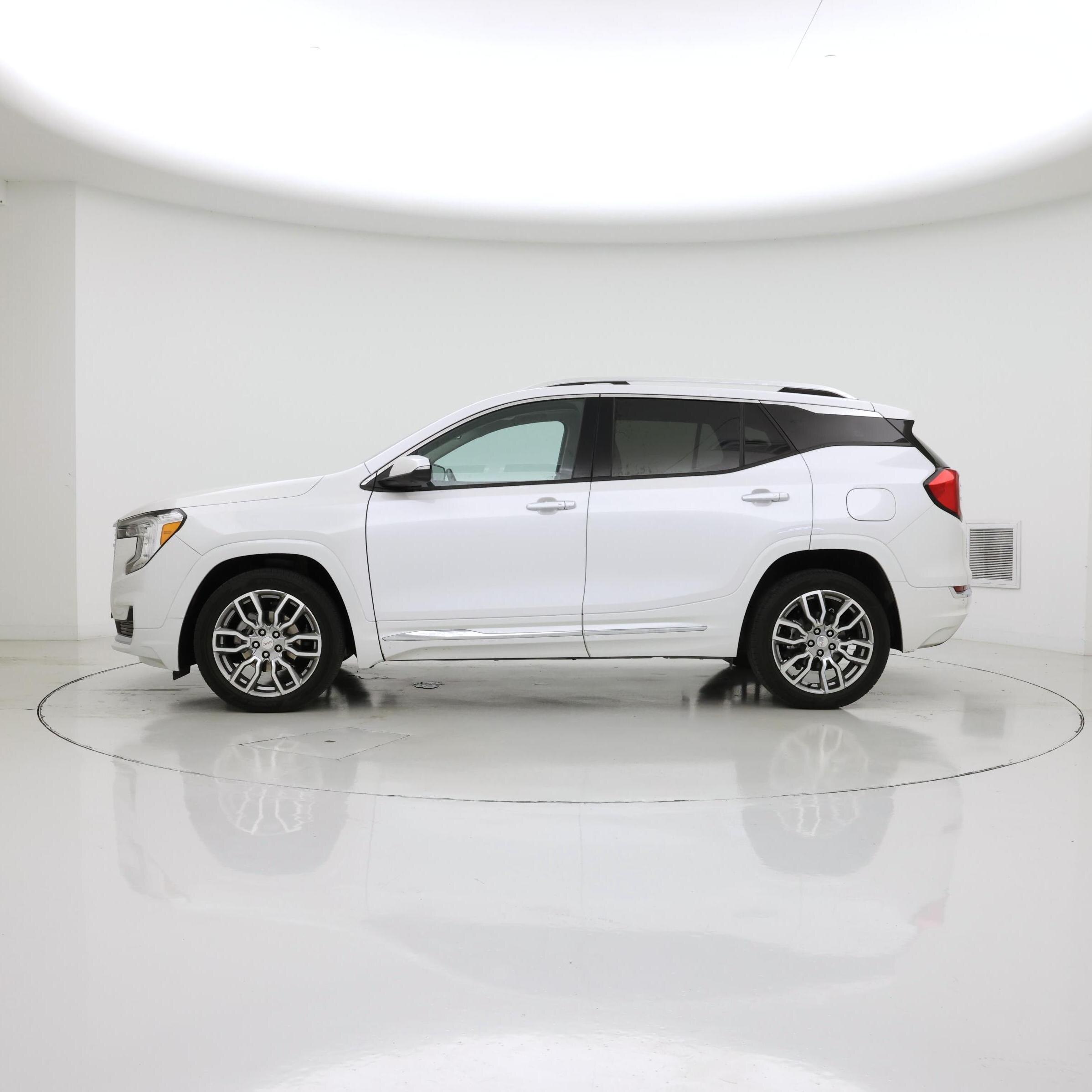 Thumbnail: 2022 GMC Terrain - 3