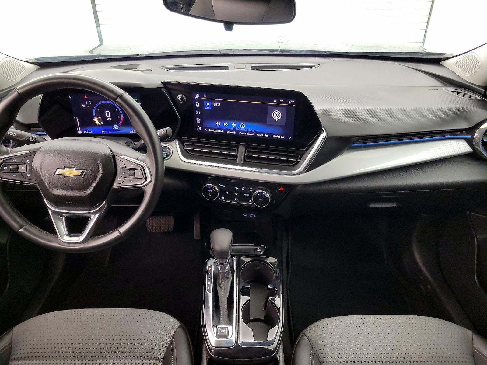 2025 Chevrolet Trax LT - Photo 10