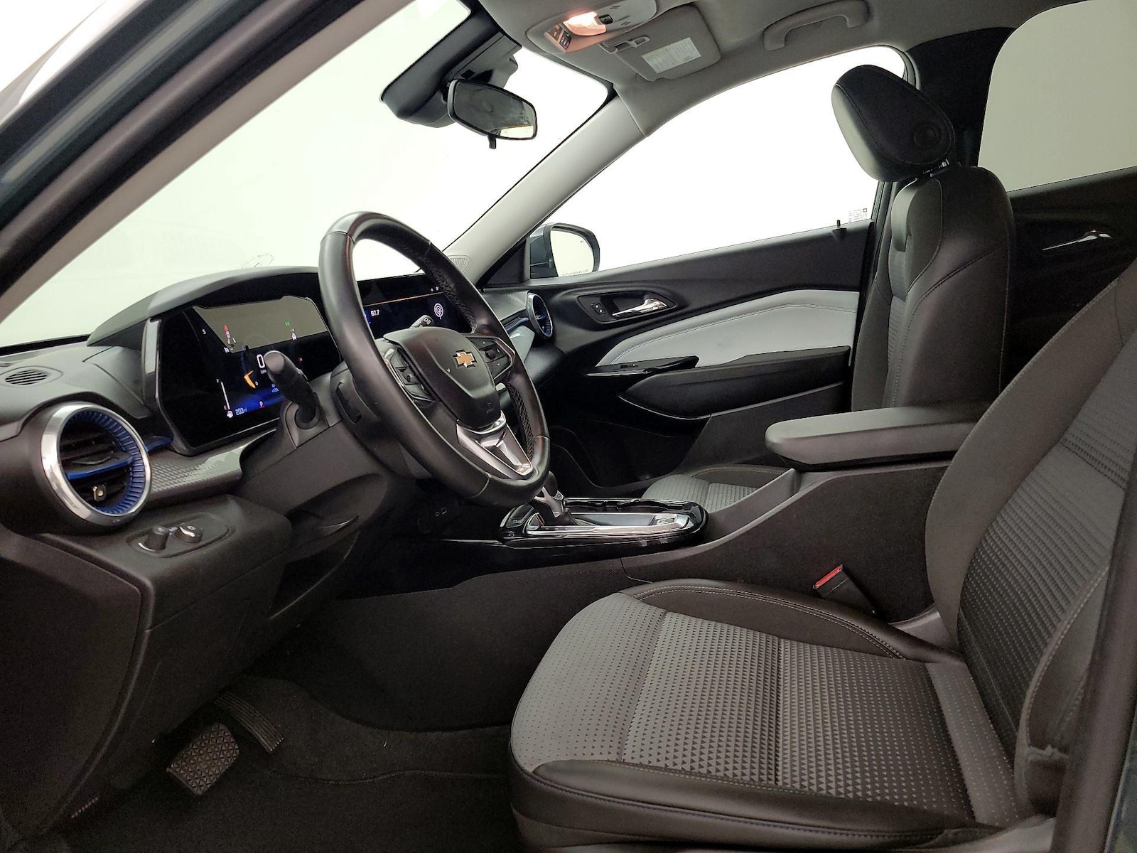 2025 Chevrolet Trax LT - Photo 12