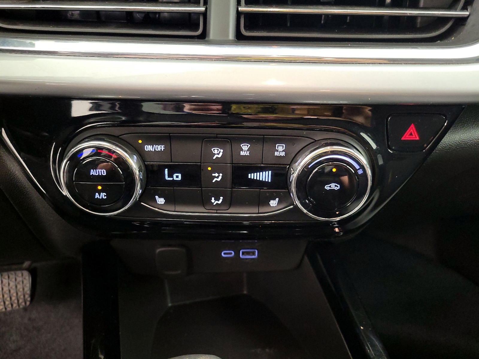 2025 Chevrolet Trax LT - Photo 17