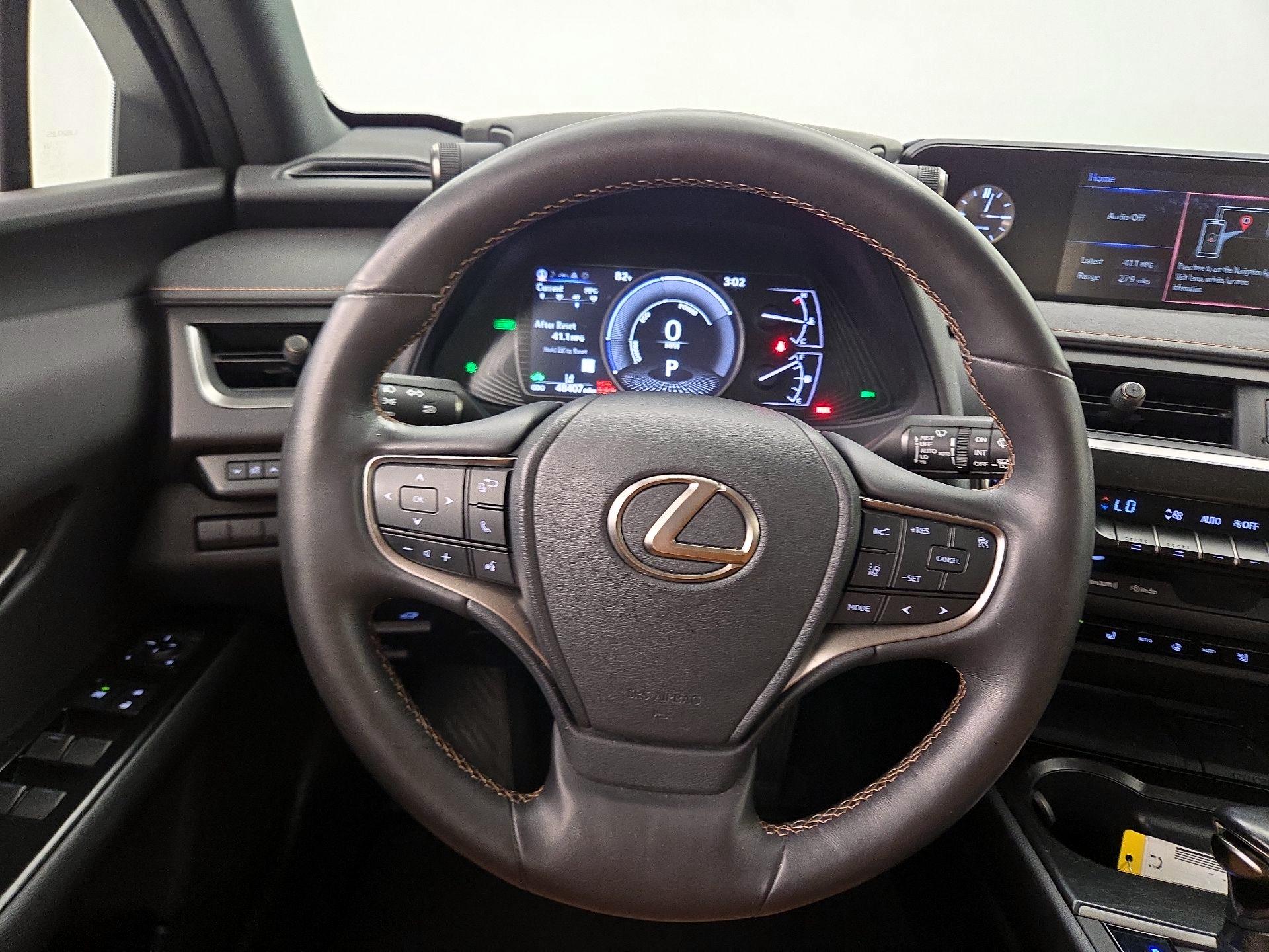 Thumbnail: 2020 Lexus UX - 10