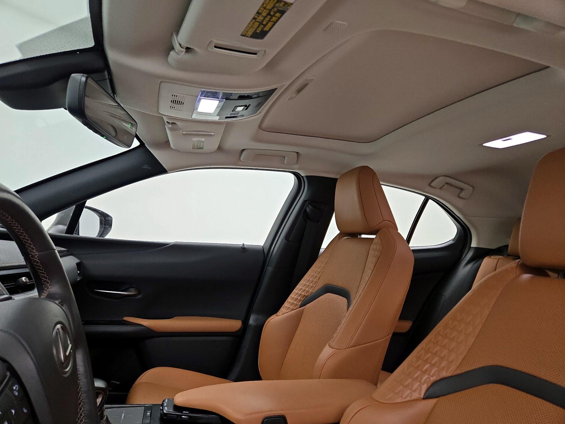Thumbnail: 2020 Lexus UX - 19