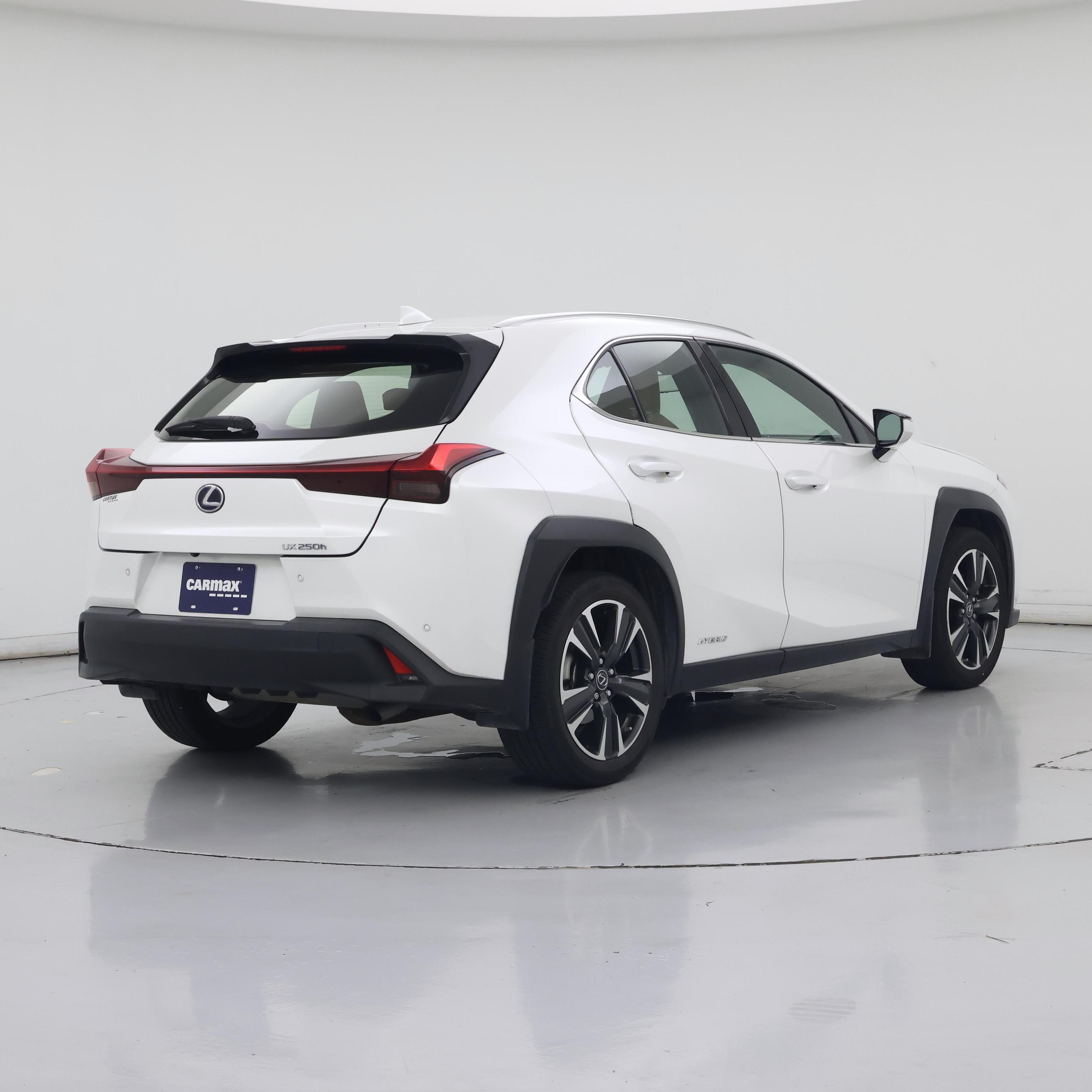 Thumbnail: 2020 Lexus UX - 8