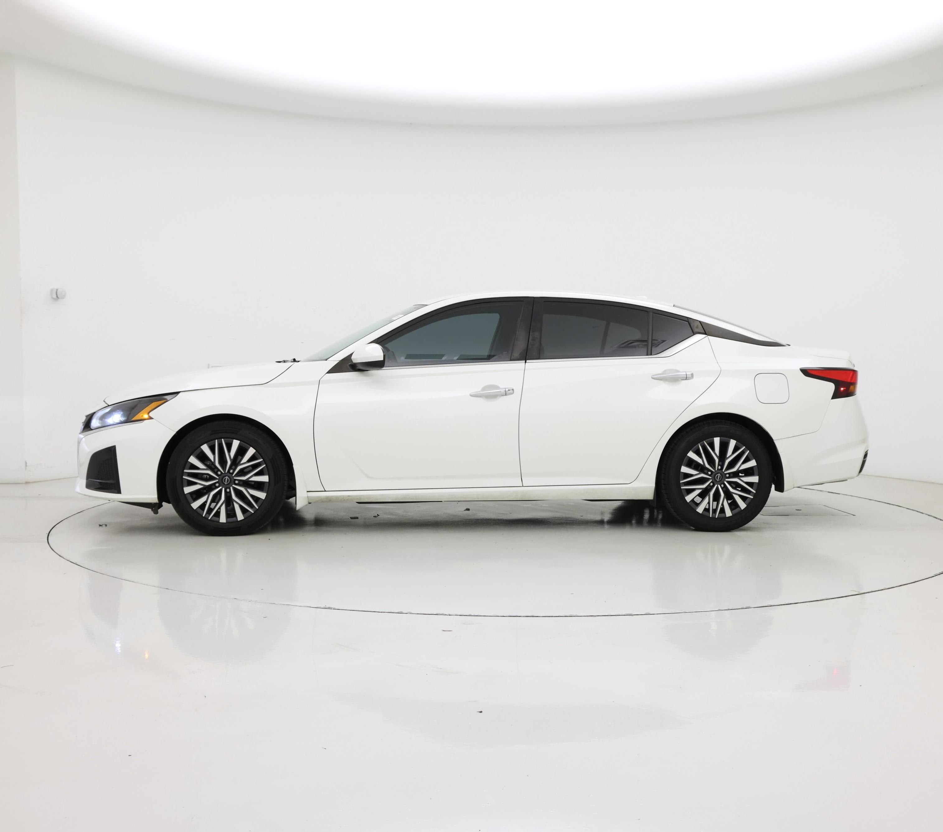 Thumbnail: 2023 Nissan Altima - 3
