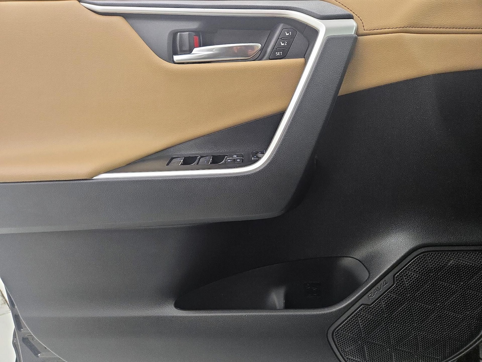 2022 Toyota RAV4 Limited - Photo 13