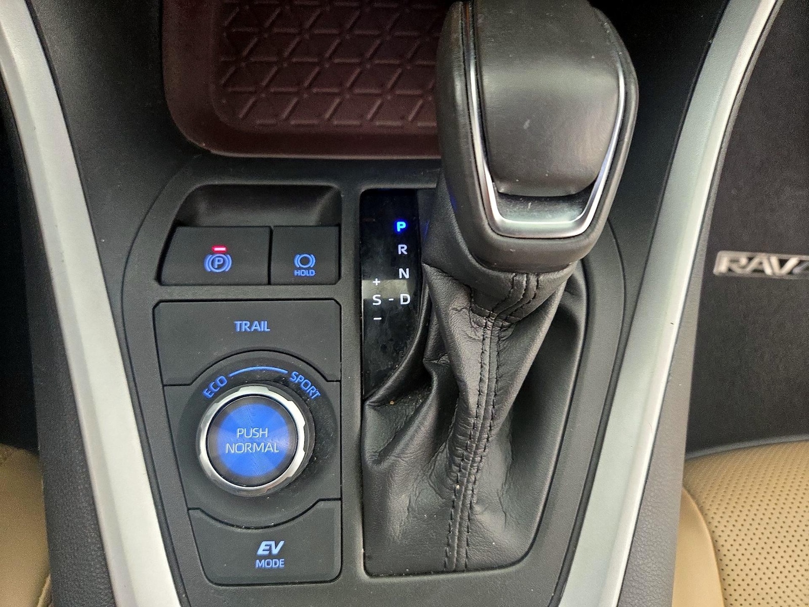 2022 Toyota RAV4 Limited - Photo 18