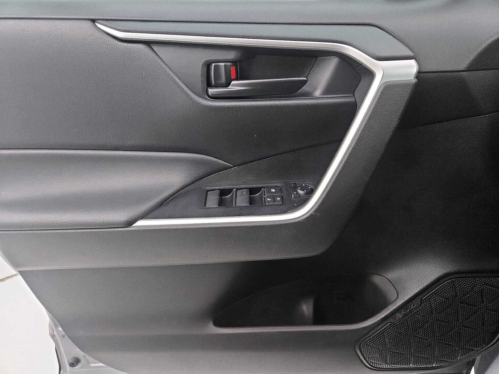 Thumbnail: 2025 Toyota RAV4 - 12