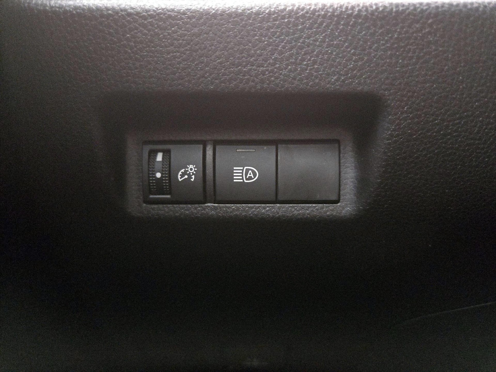 2025 Toyota RAV4 LE - Photo 14
