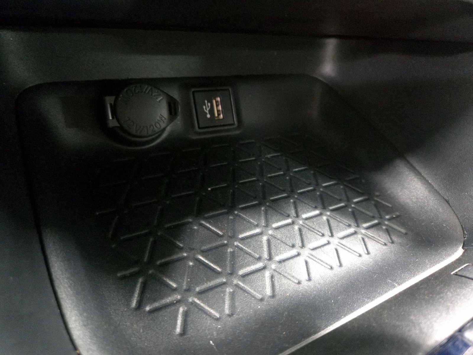 2025 Toyota RAV4 LE - Photo 19