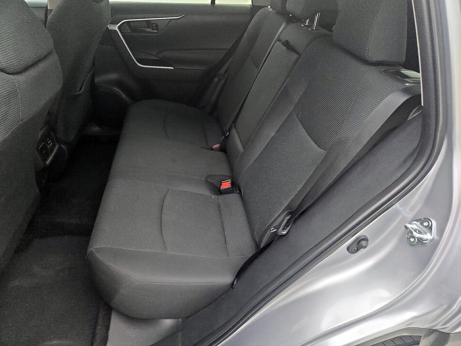 2025 Toyota RAV4 LE - Photo 20