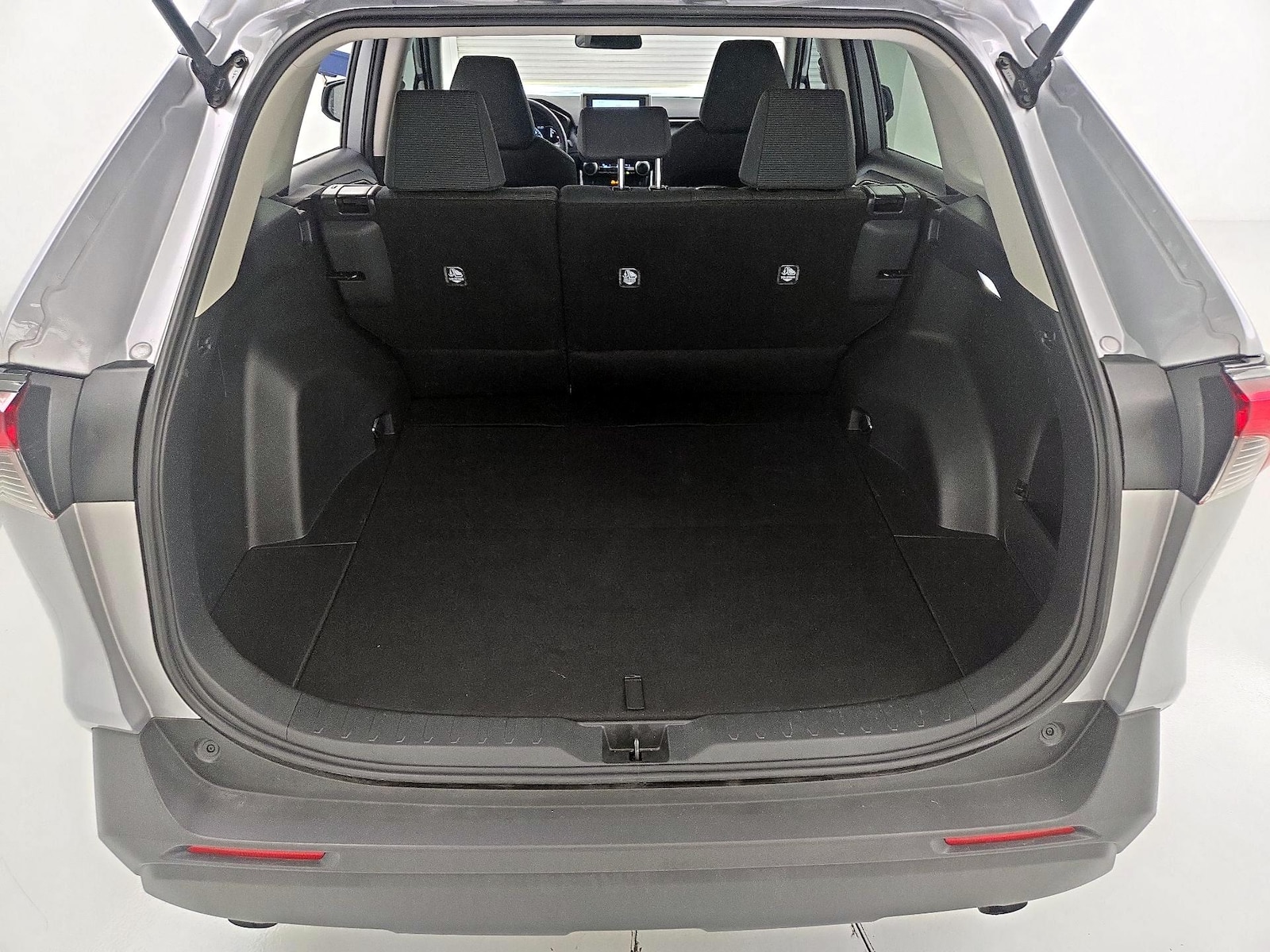 2025 Toyota RAV4 LE - Photo 21