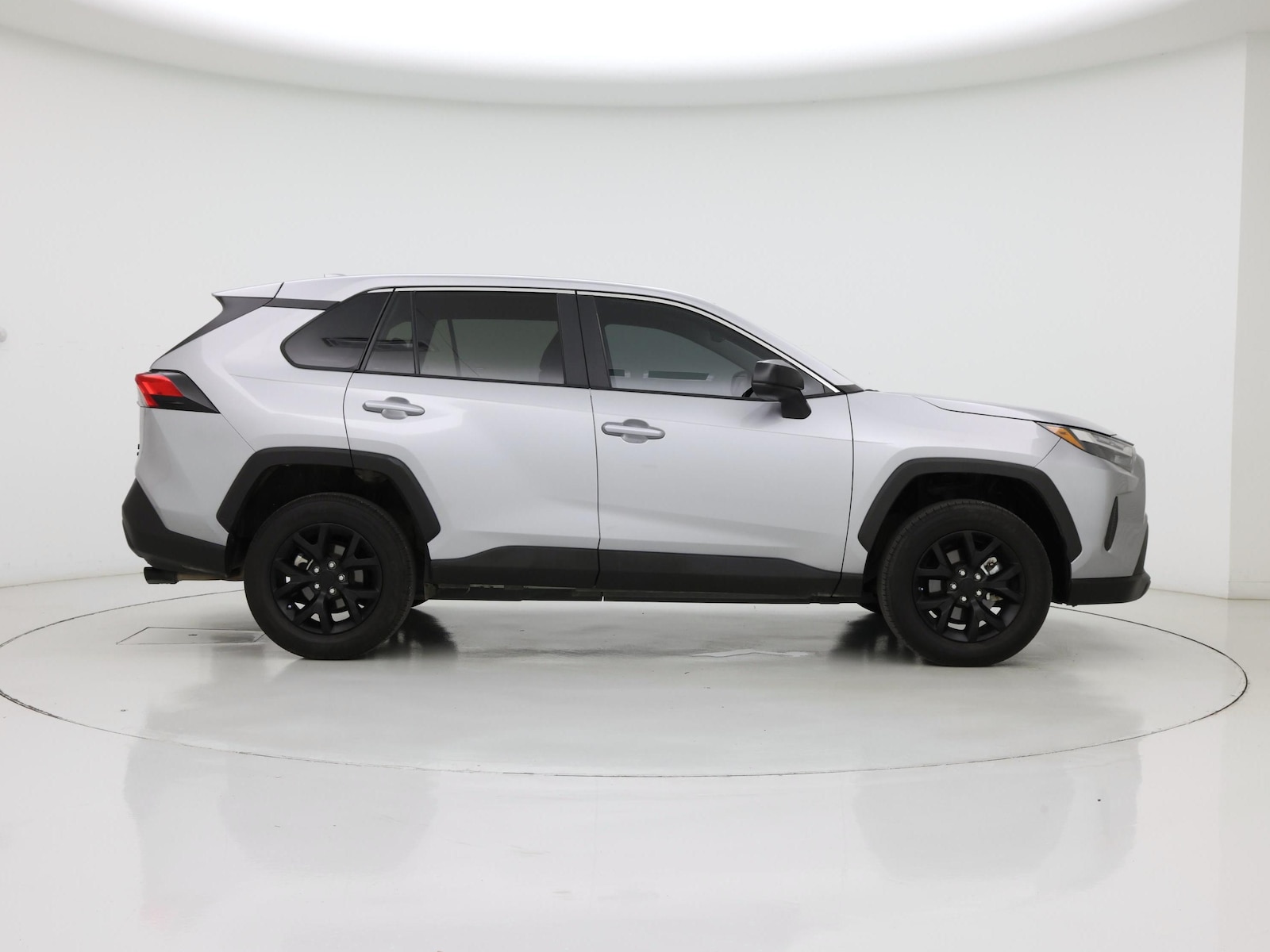 2025 Toyota RAV4 LE - Photo 8