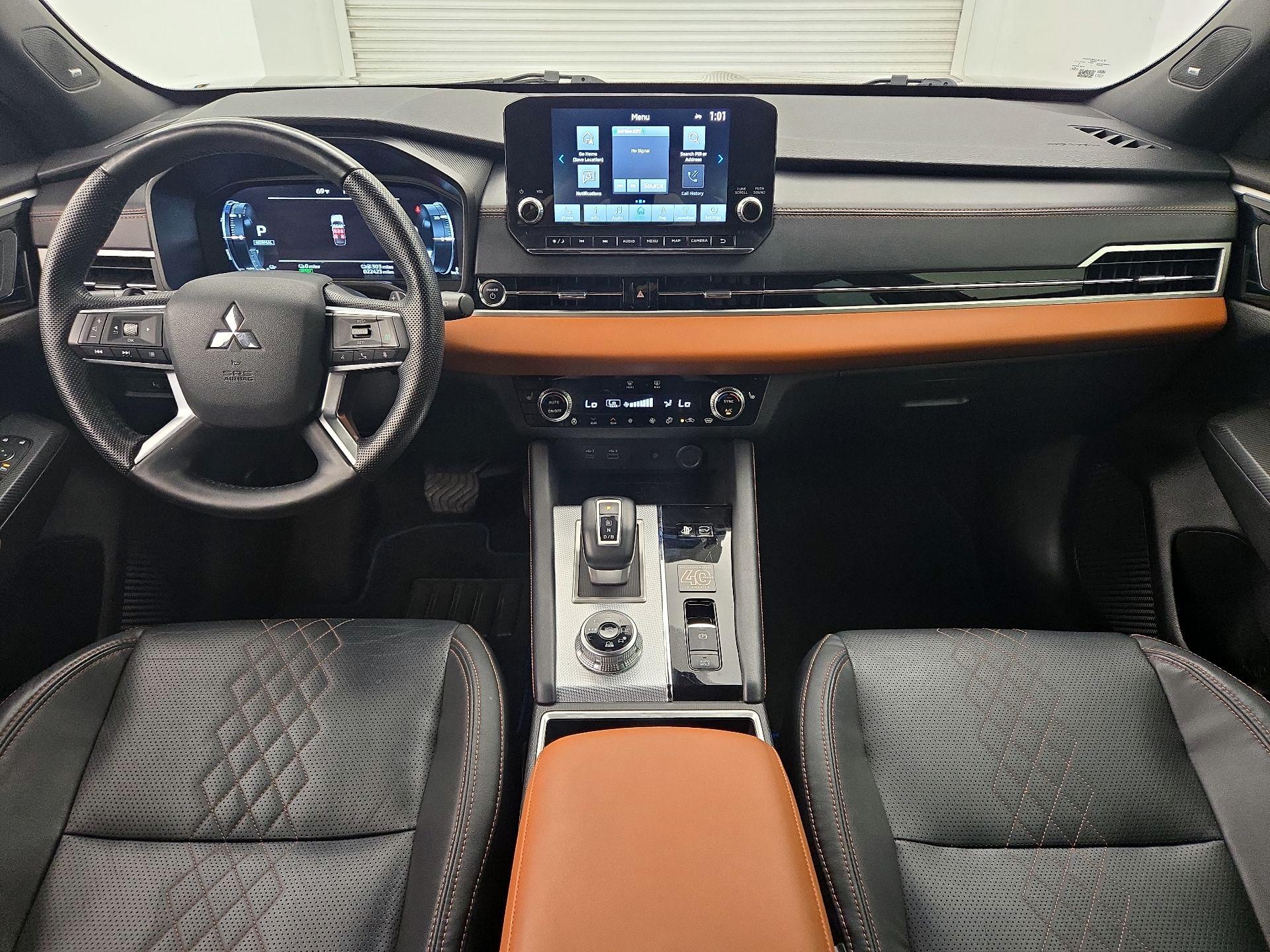 Thumbnail: 2023 Mitsubishi Outlander - 9
