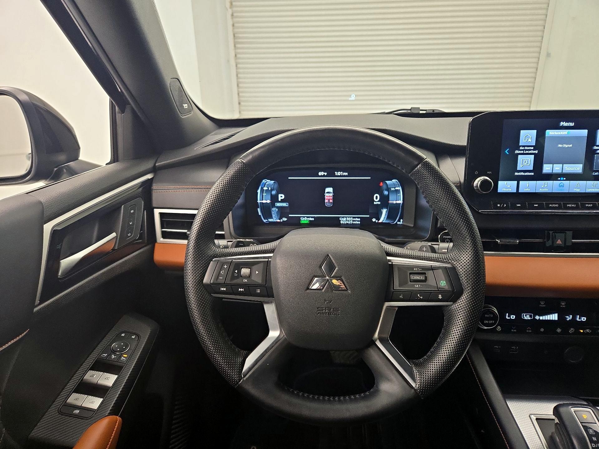 Thumbnail: 2023 Mitsubishi Outlander - 10
