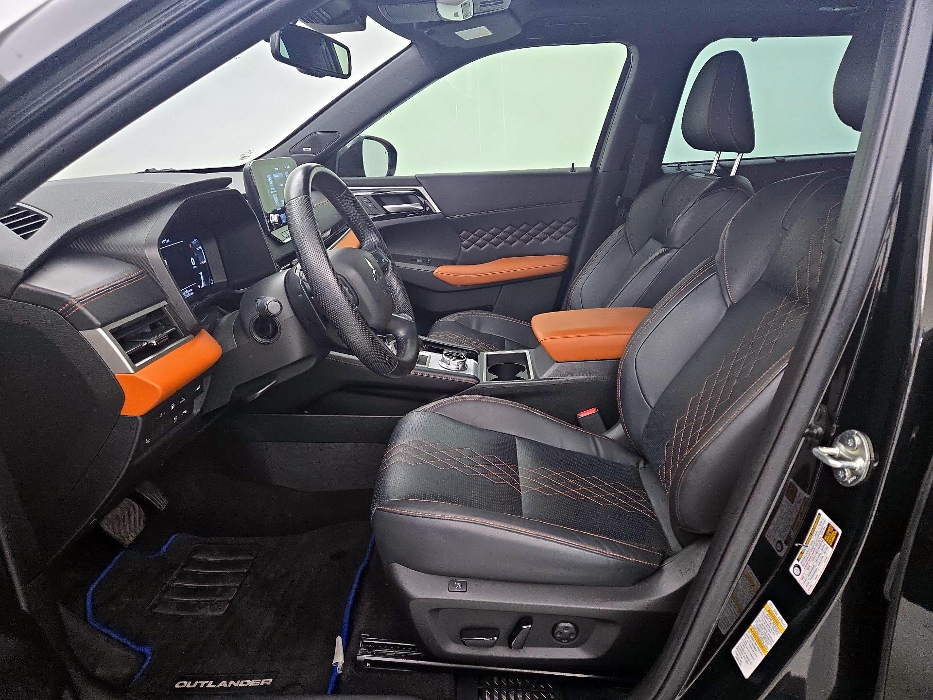 Thumbnail: 2023 Mitsubishi Outlander - 11