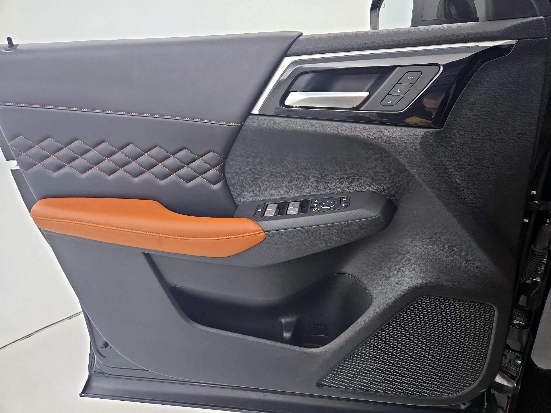 Thumbnail: 2023 Mitsubishi Outlander - 12