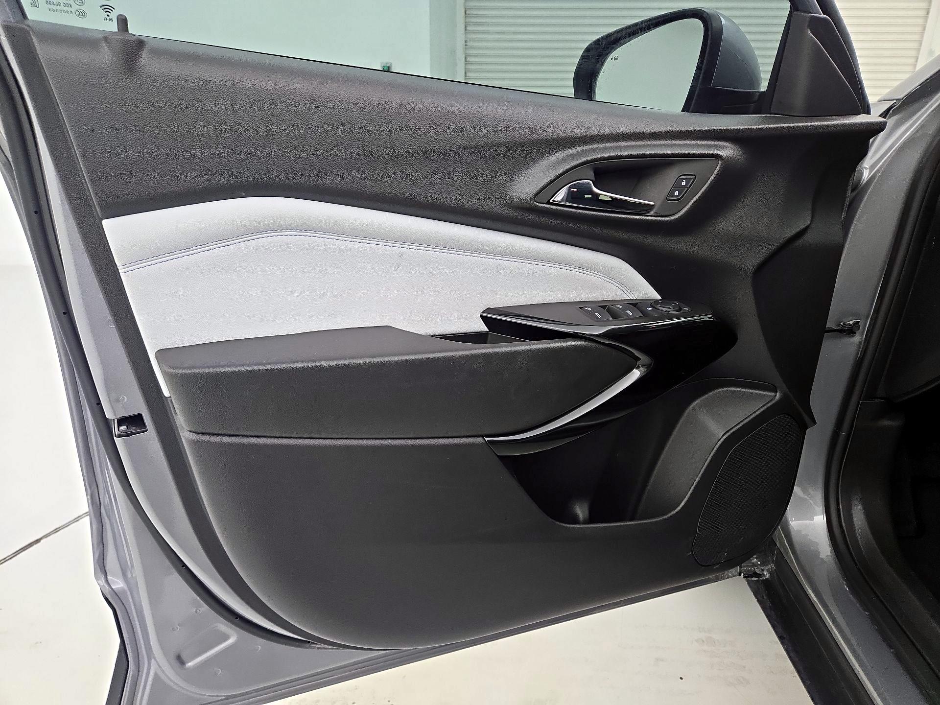 Thumbnail: 2025 Chevrolet Trax - 12