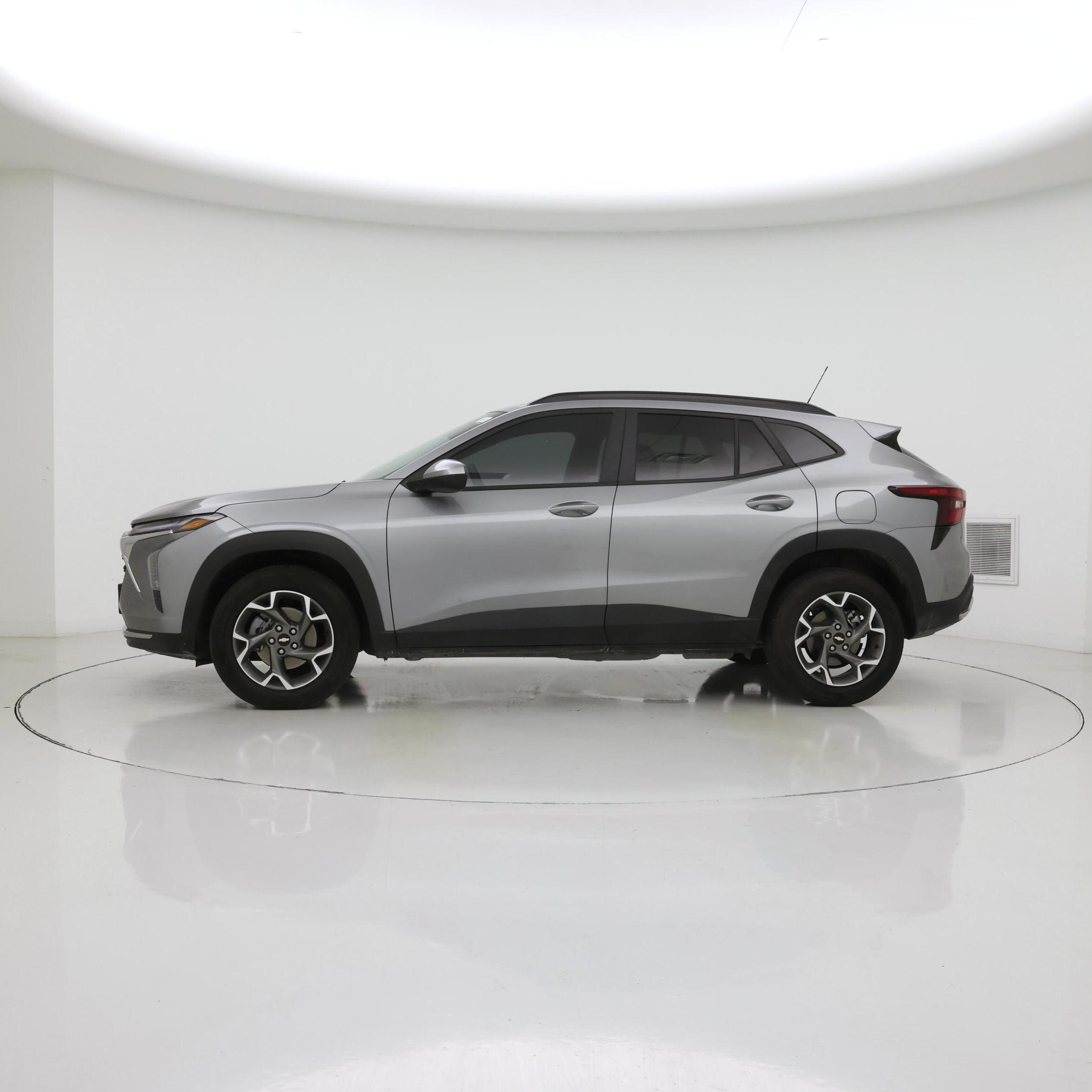 Thumbnail: 2025 Chevrolet Trax - 3